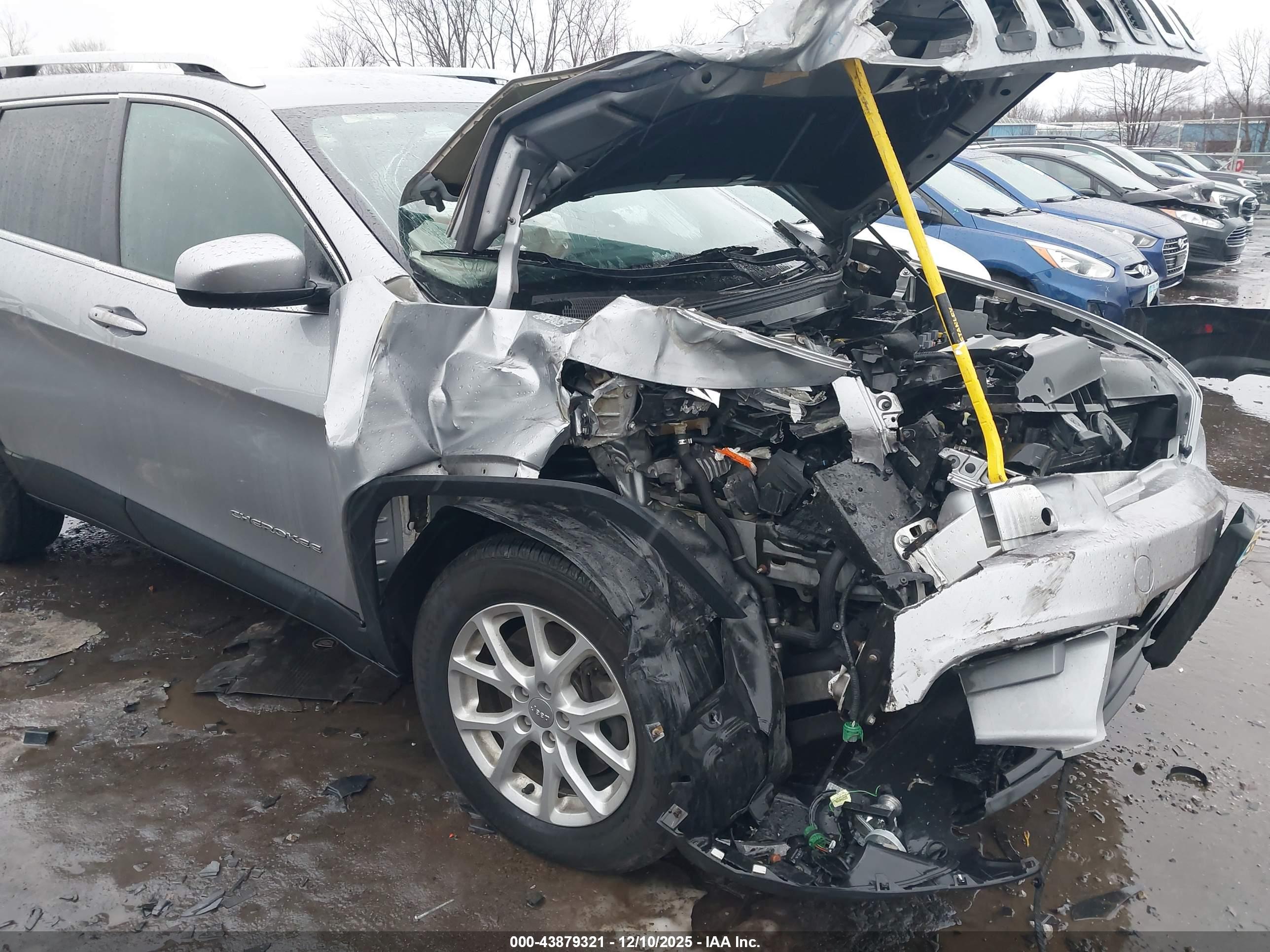 JEEP CHEROKEE image 6