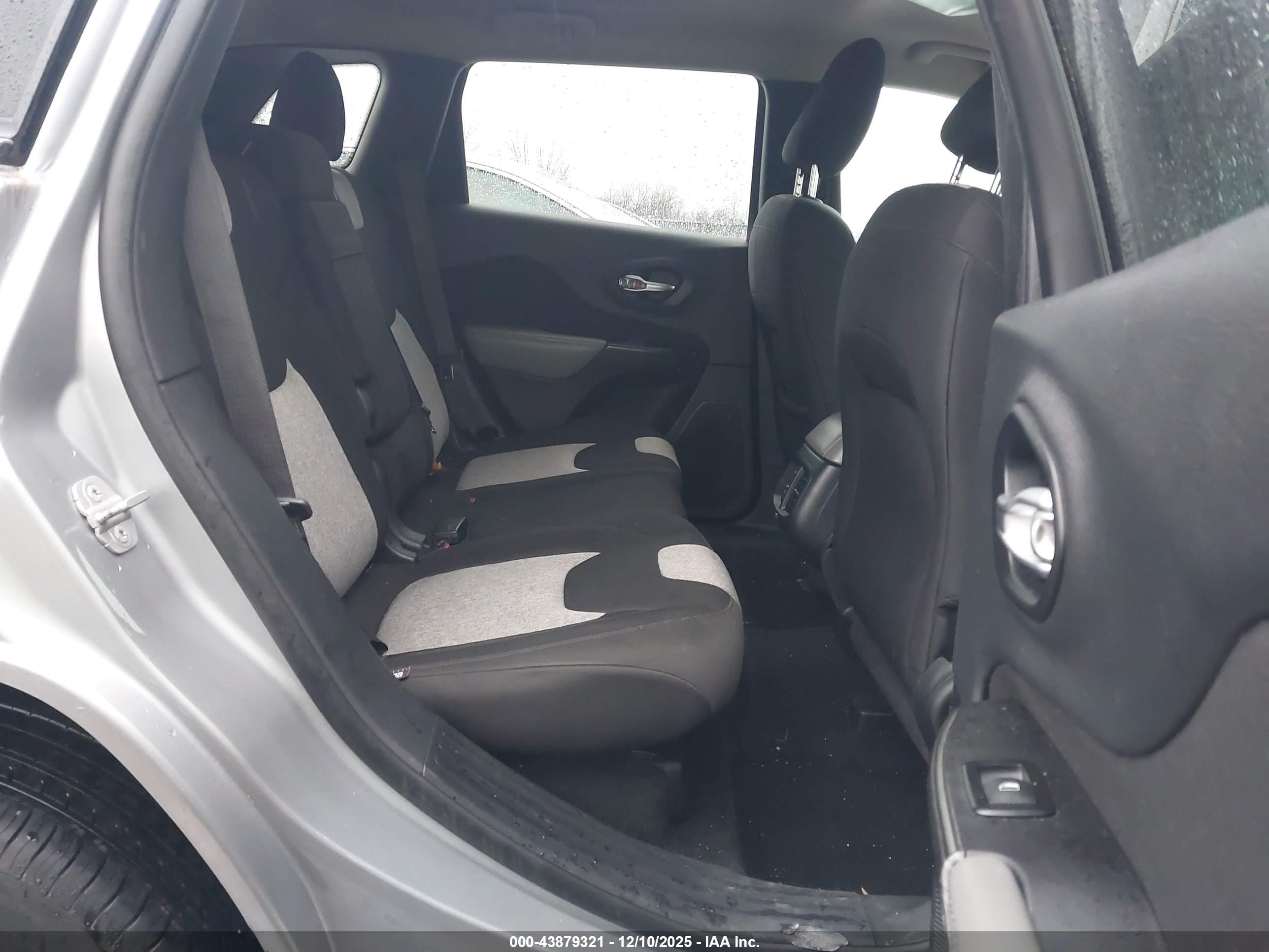 JEEP CHEROKEE image 8
