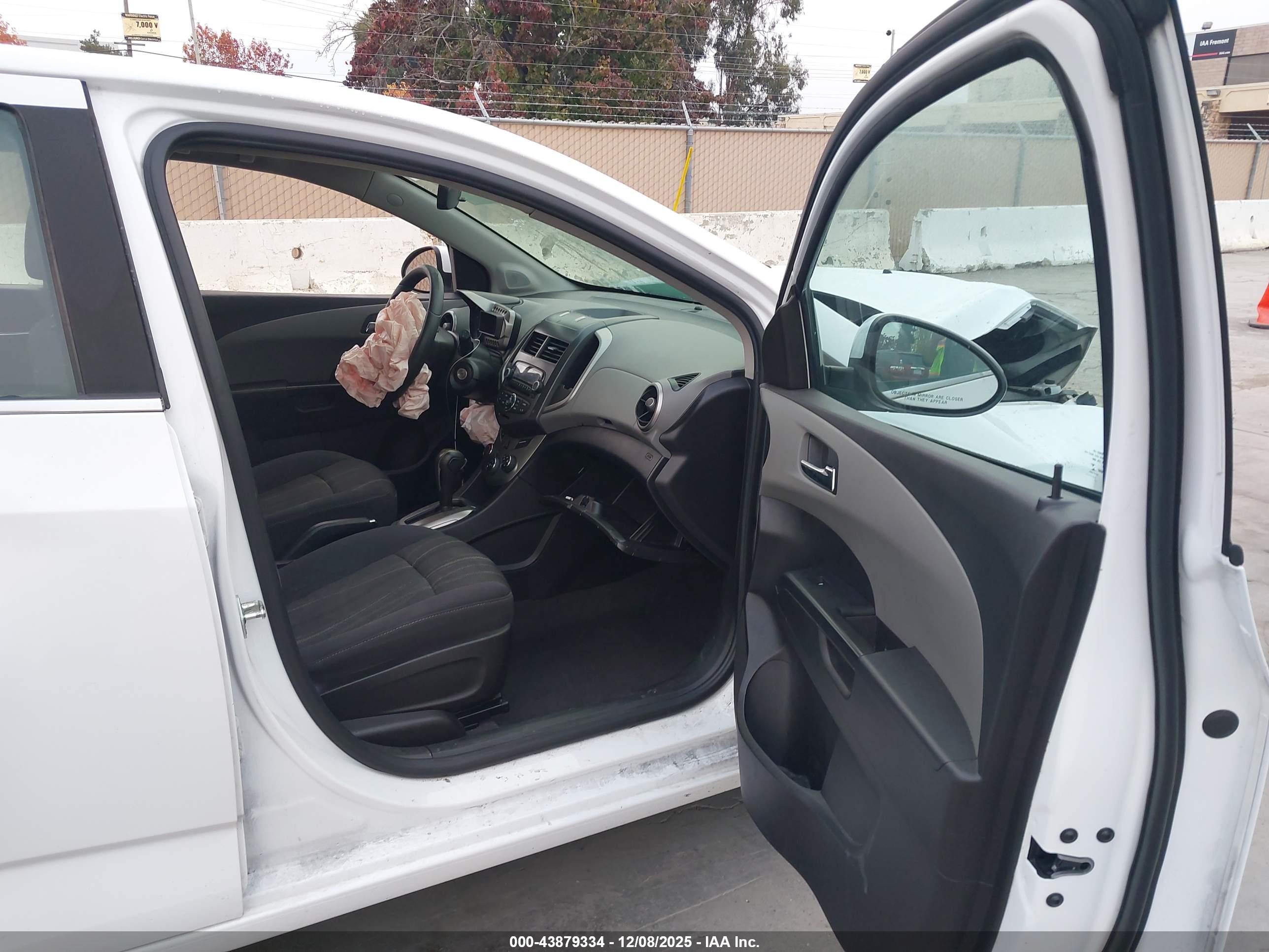 CHEVROLET SONIC image 5