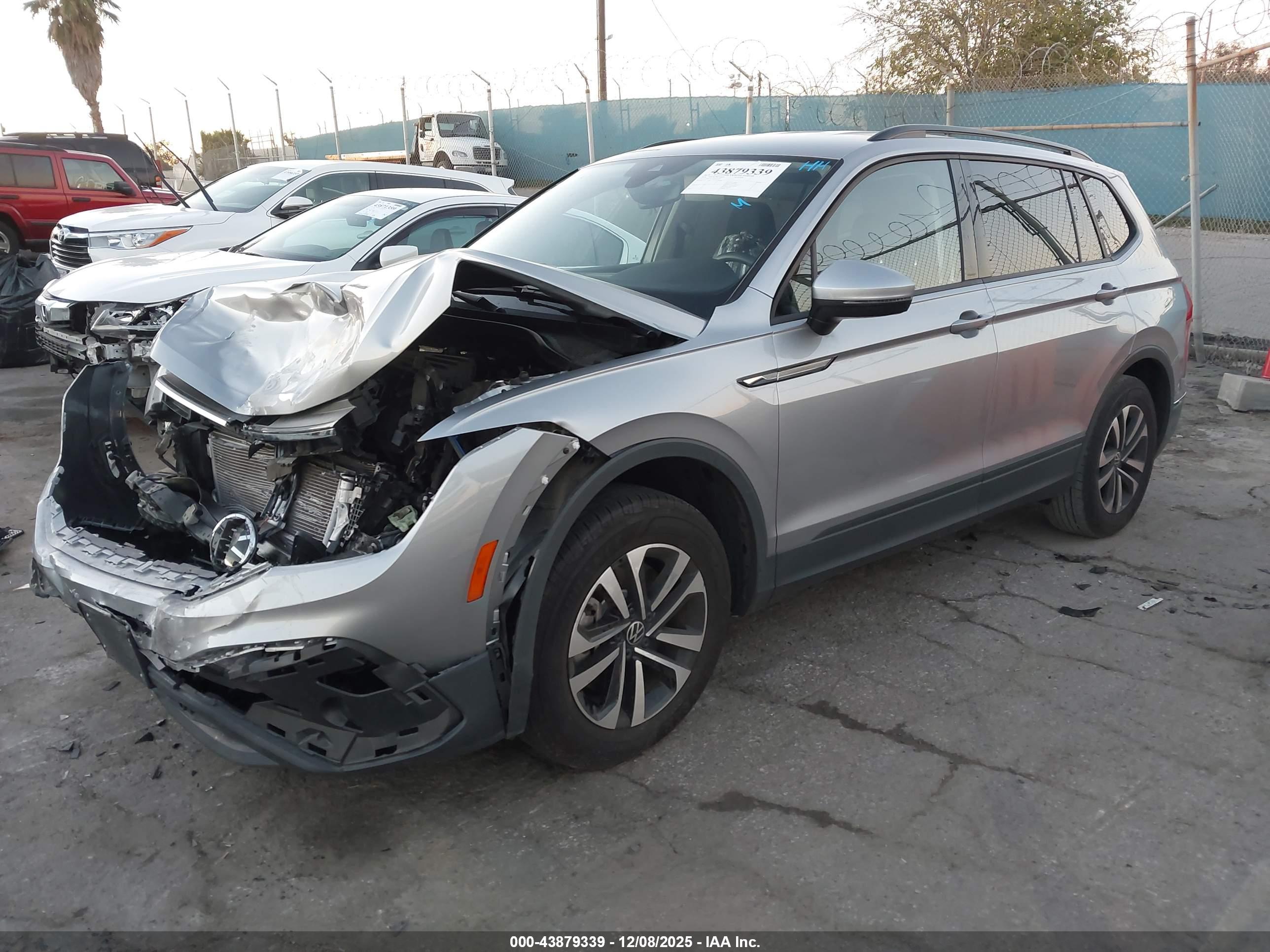 VOLKSWAGEN TIGUAN image 2