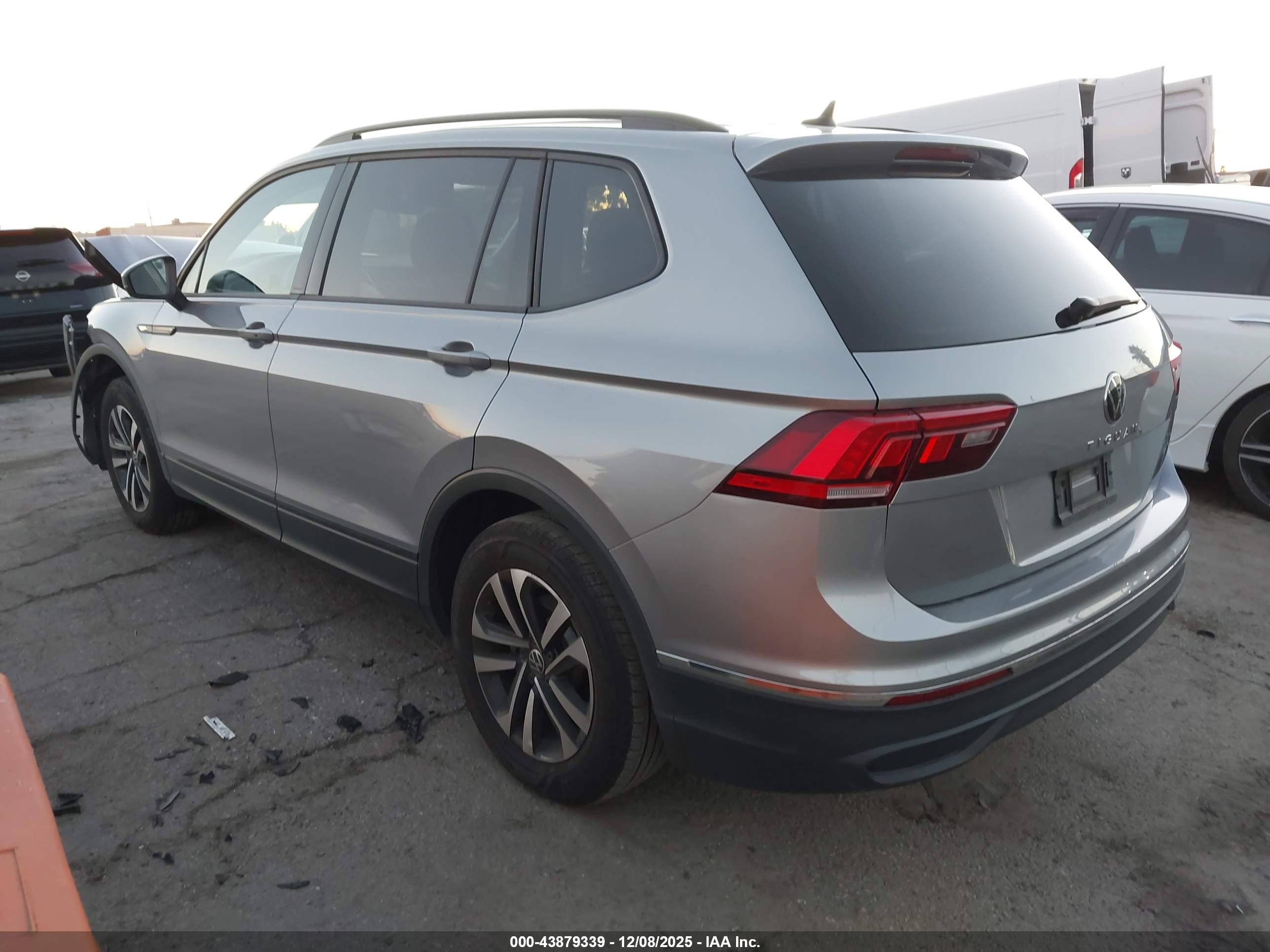 VOLKSWAGEN TIGUAN image 3