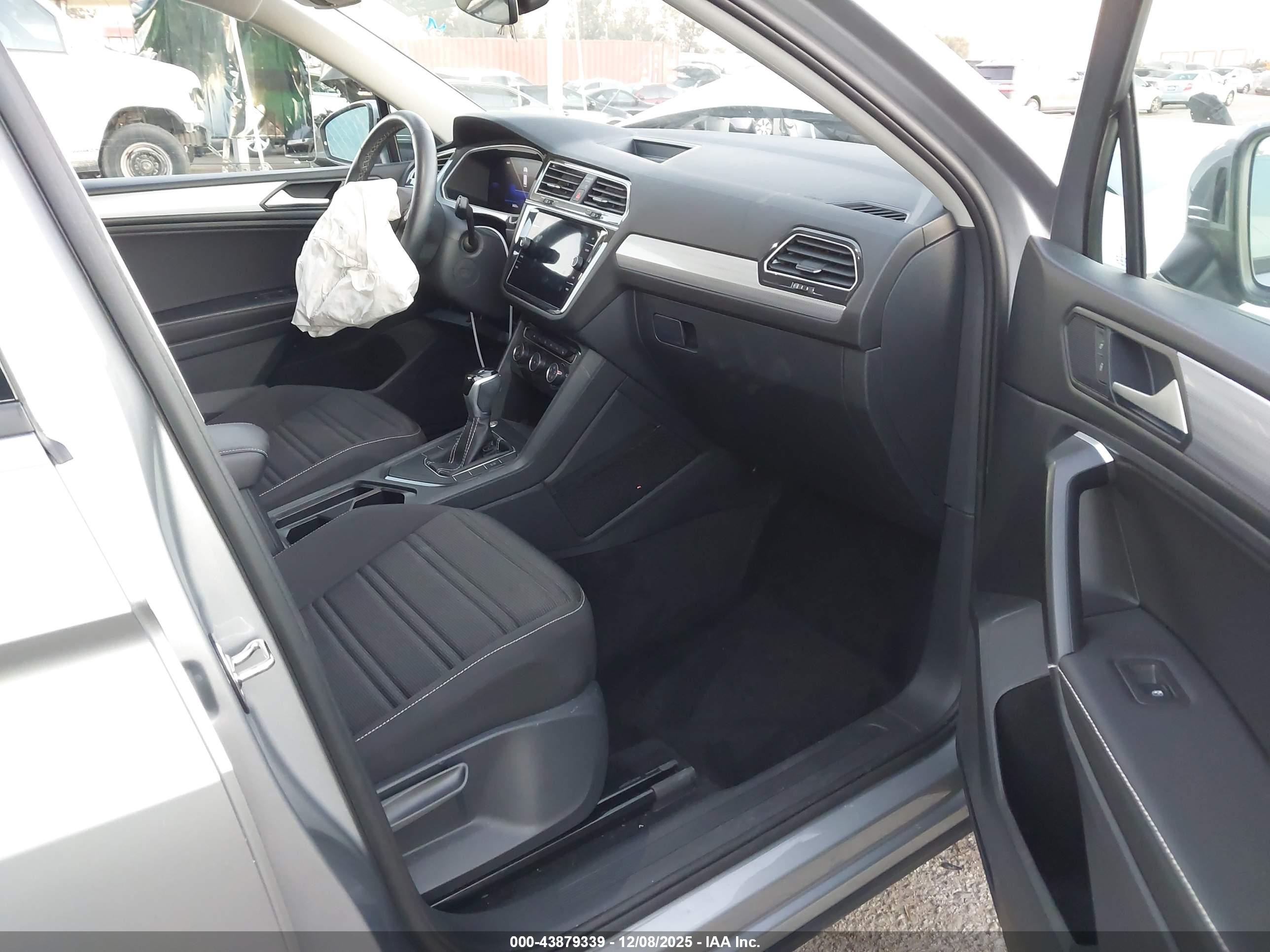 VOLKSWAGEN TIGUAN image 5