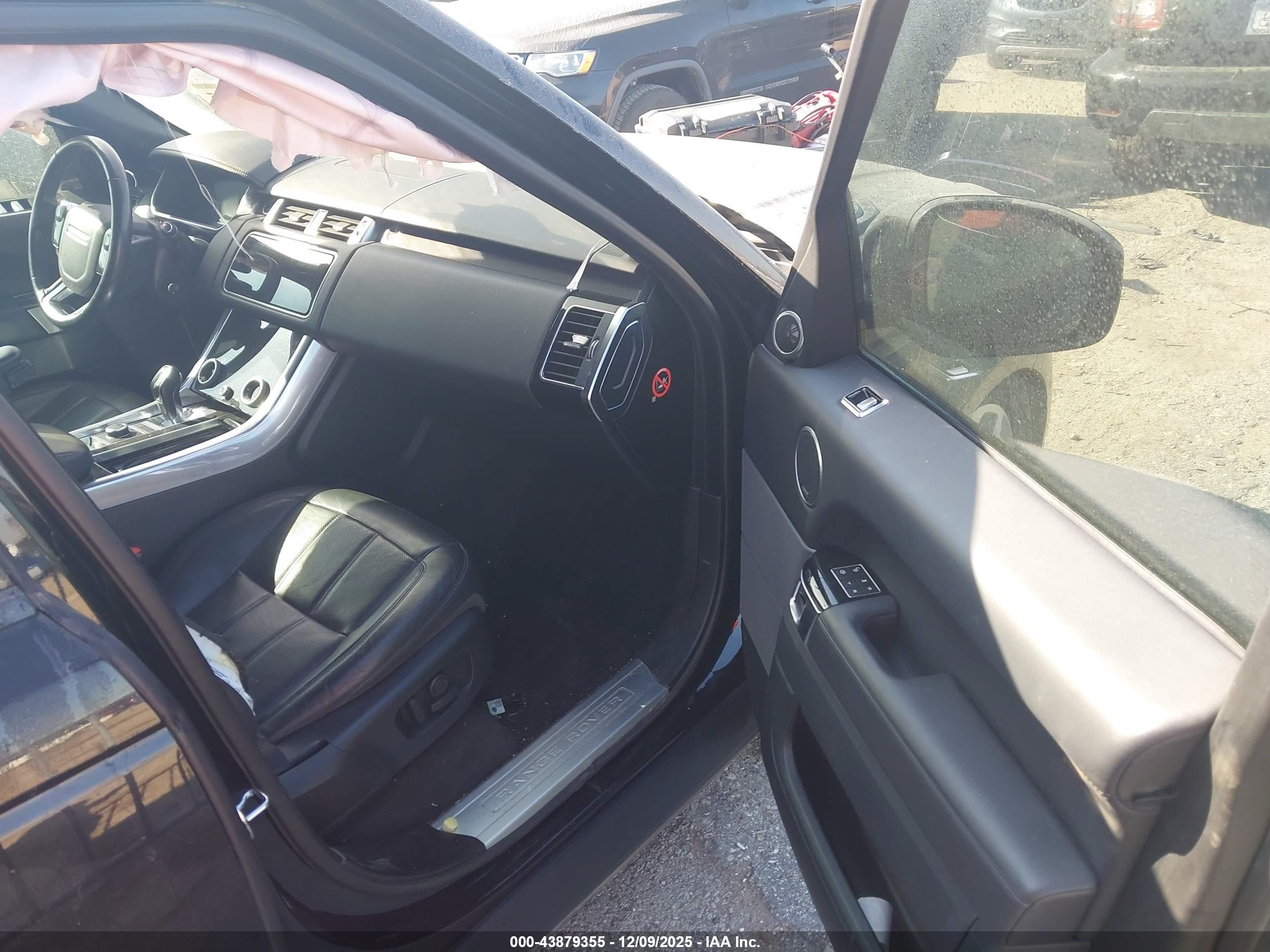 LAND ROVER image 5