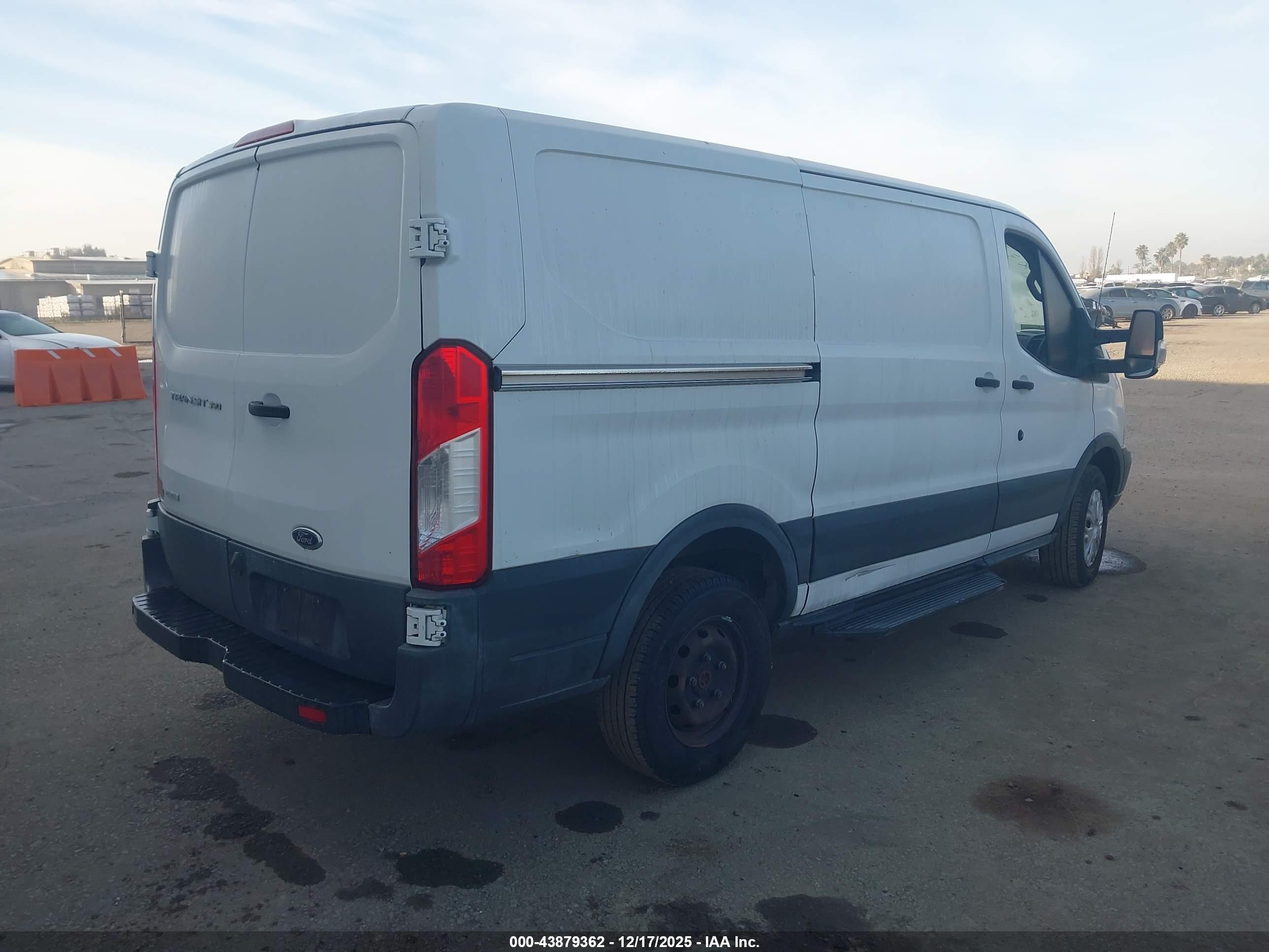 FORD TRANSIT-350 image 4