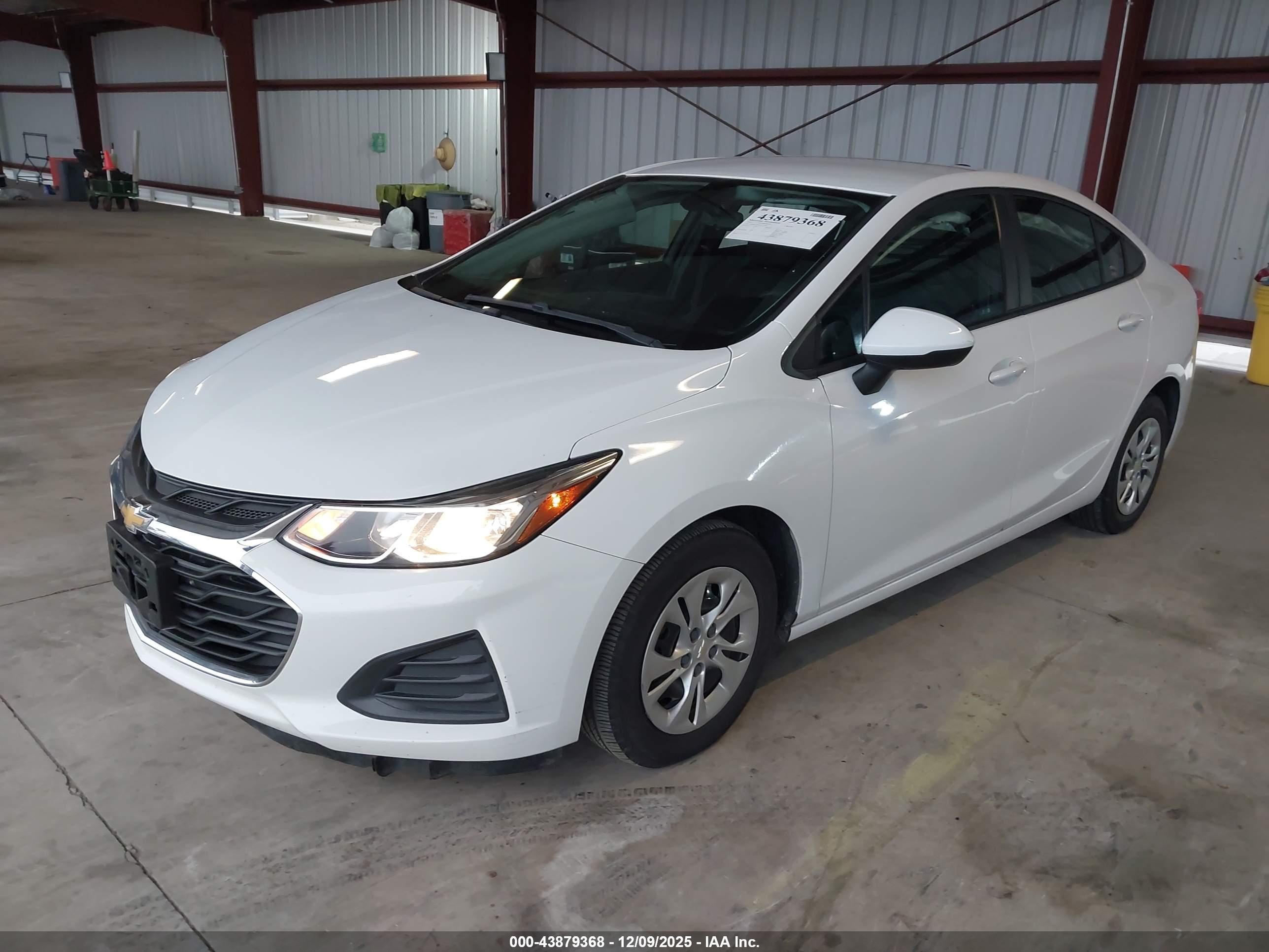 CHEVROLET CRUZE image 2