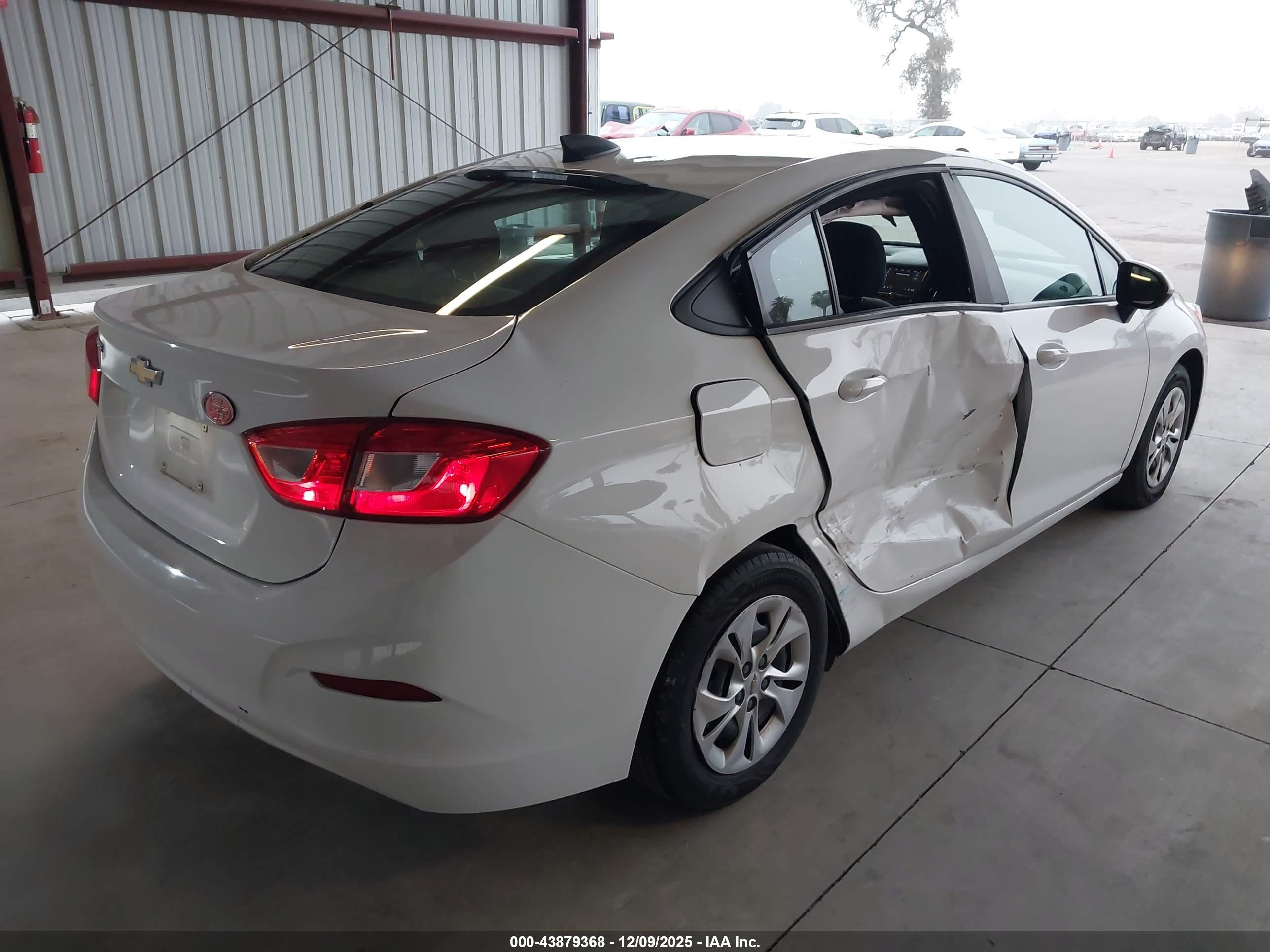 CHEVROLET CRUZE image 4