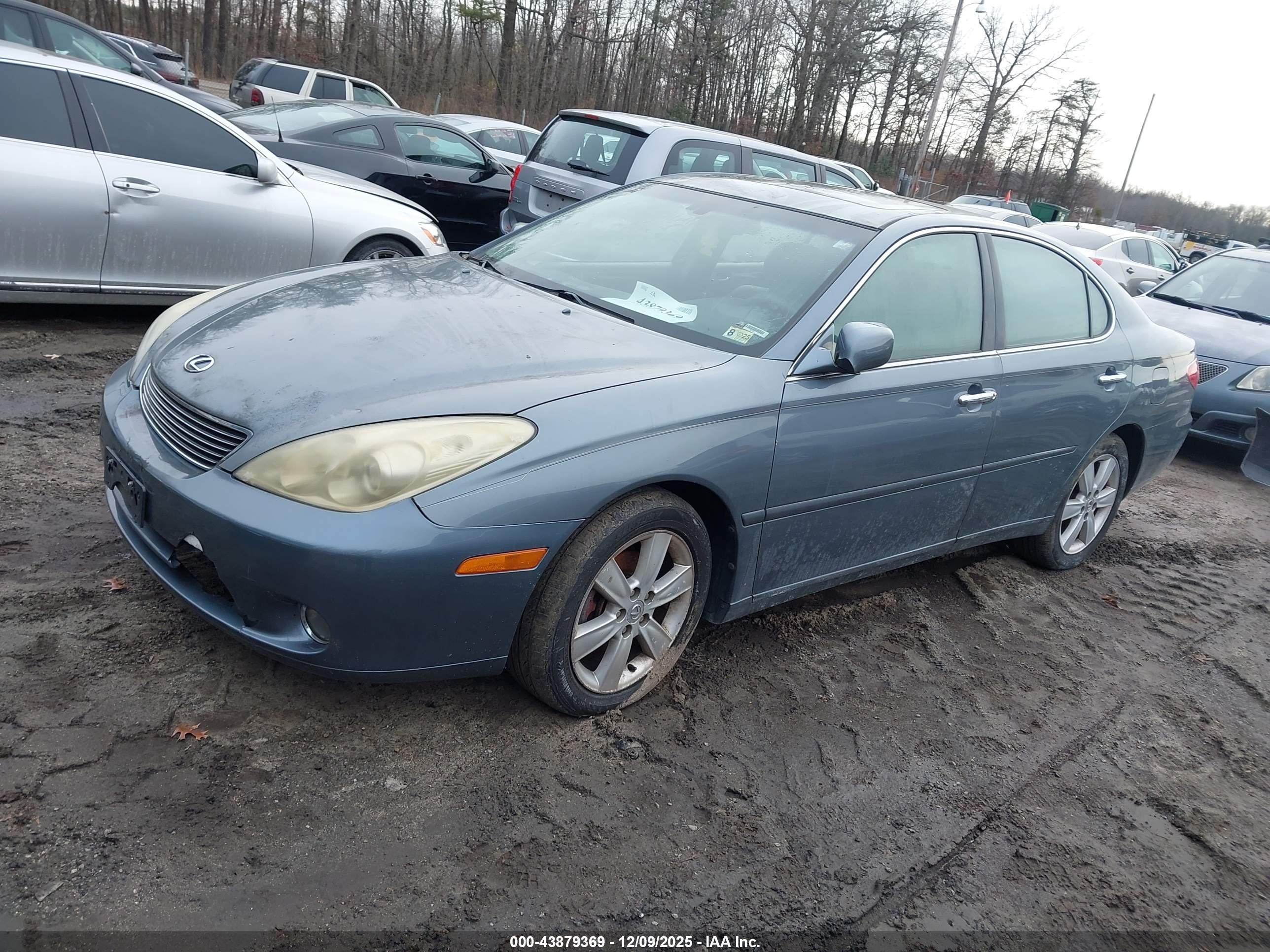 LEXUS ES image 2
