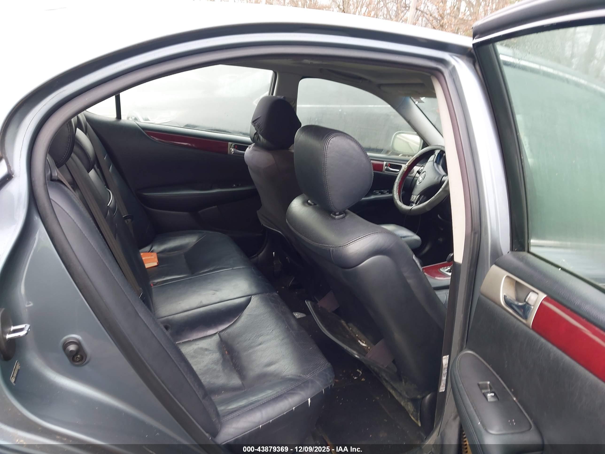 LEXUS ES image 8