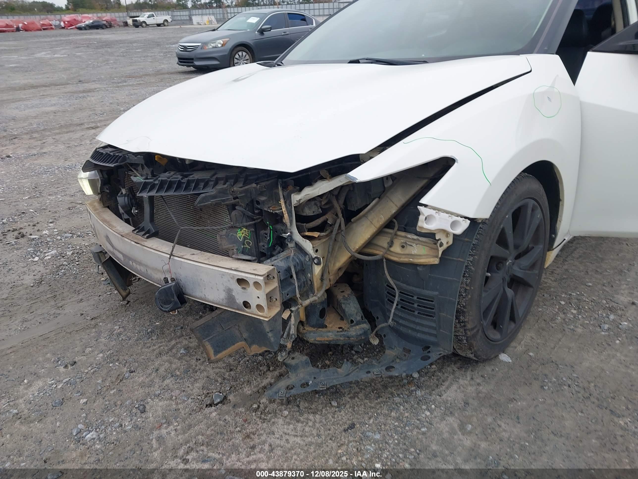 NISSAN MAXIMA image 6