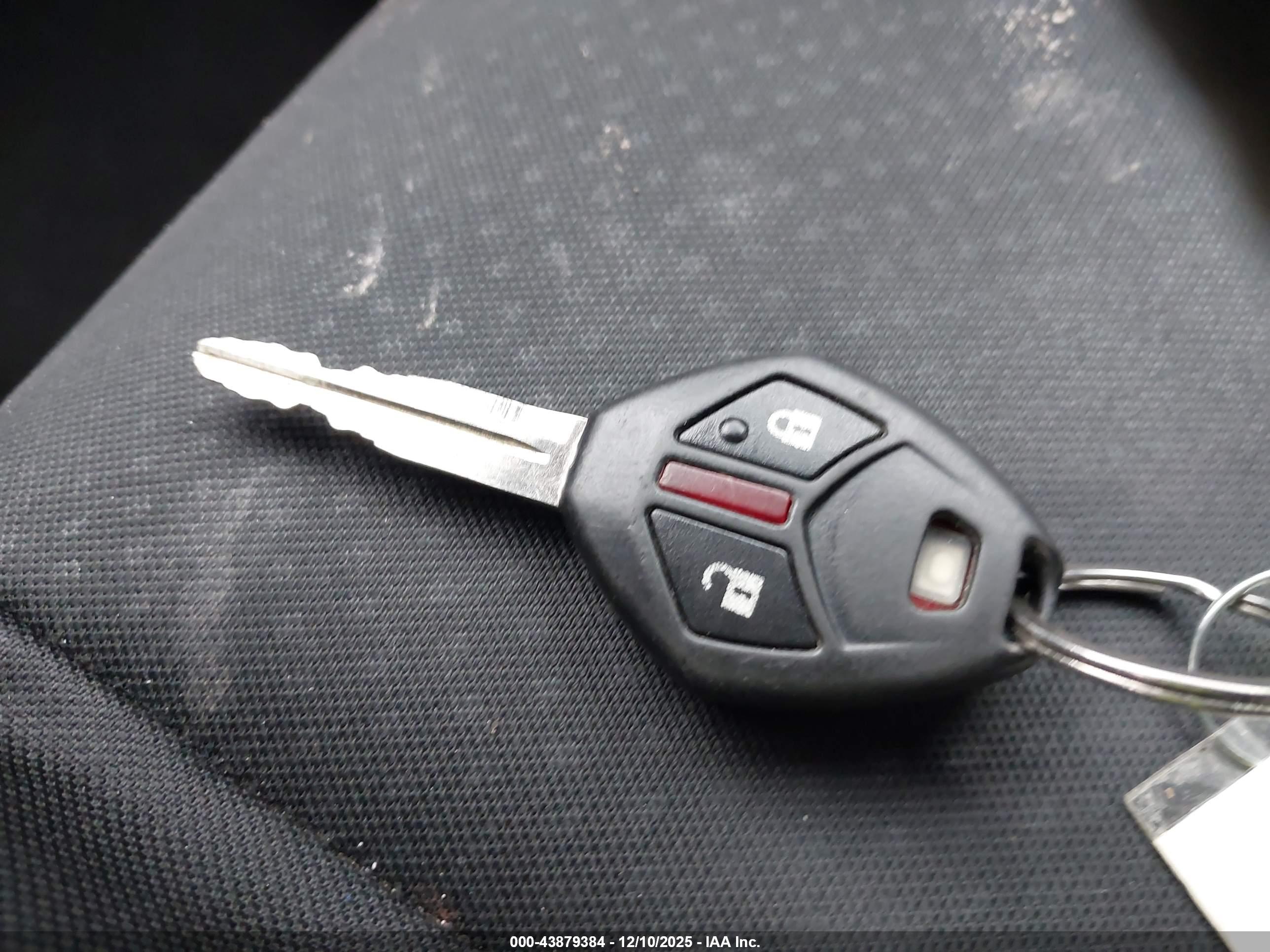 MITSUBISHI OUTLANDER image 11