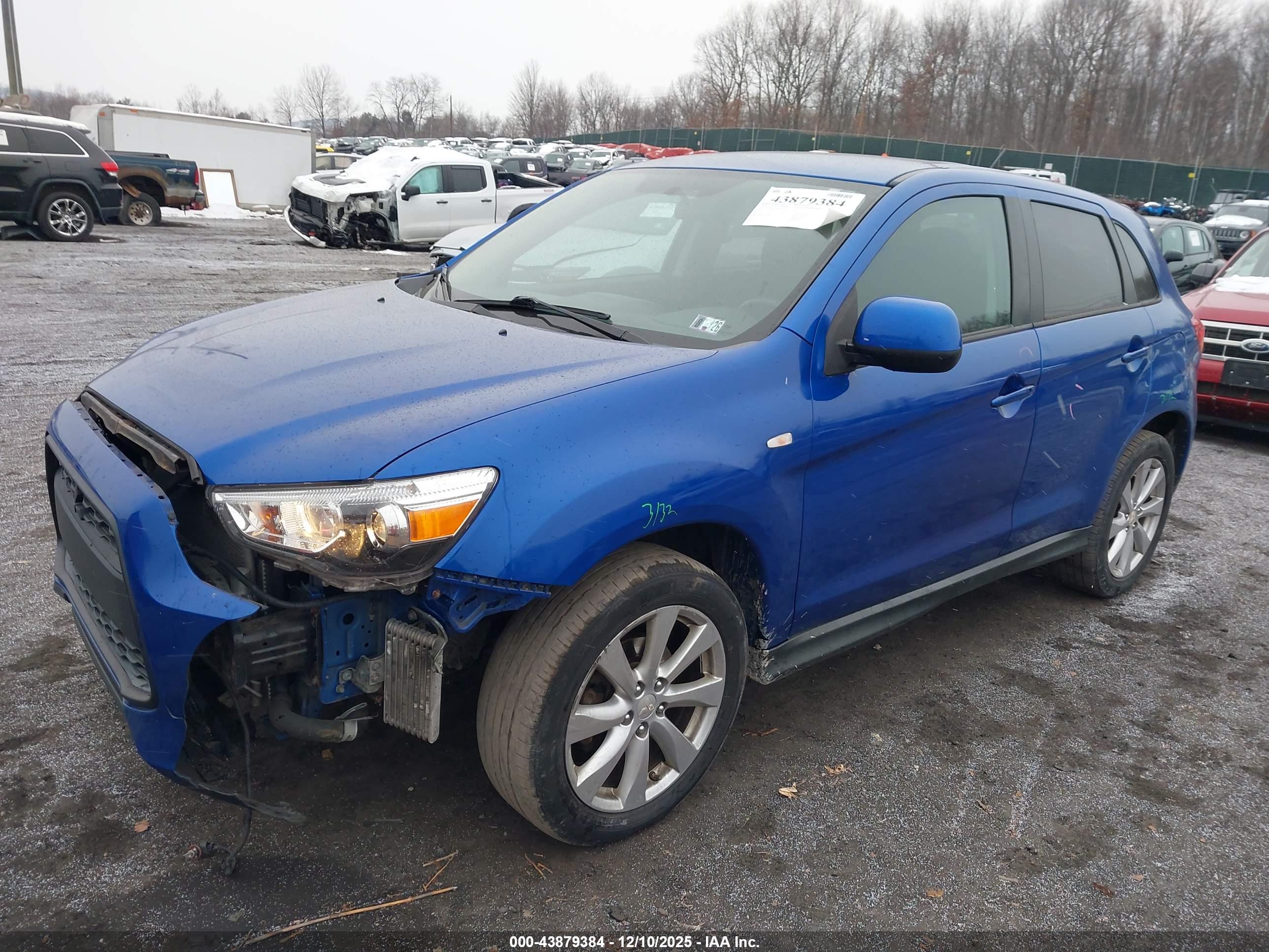 MITSUBISHI OUTLANDER image 2