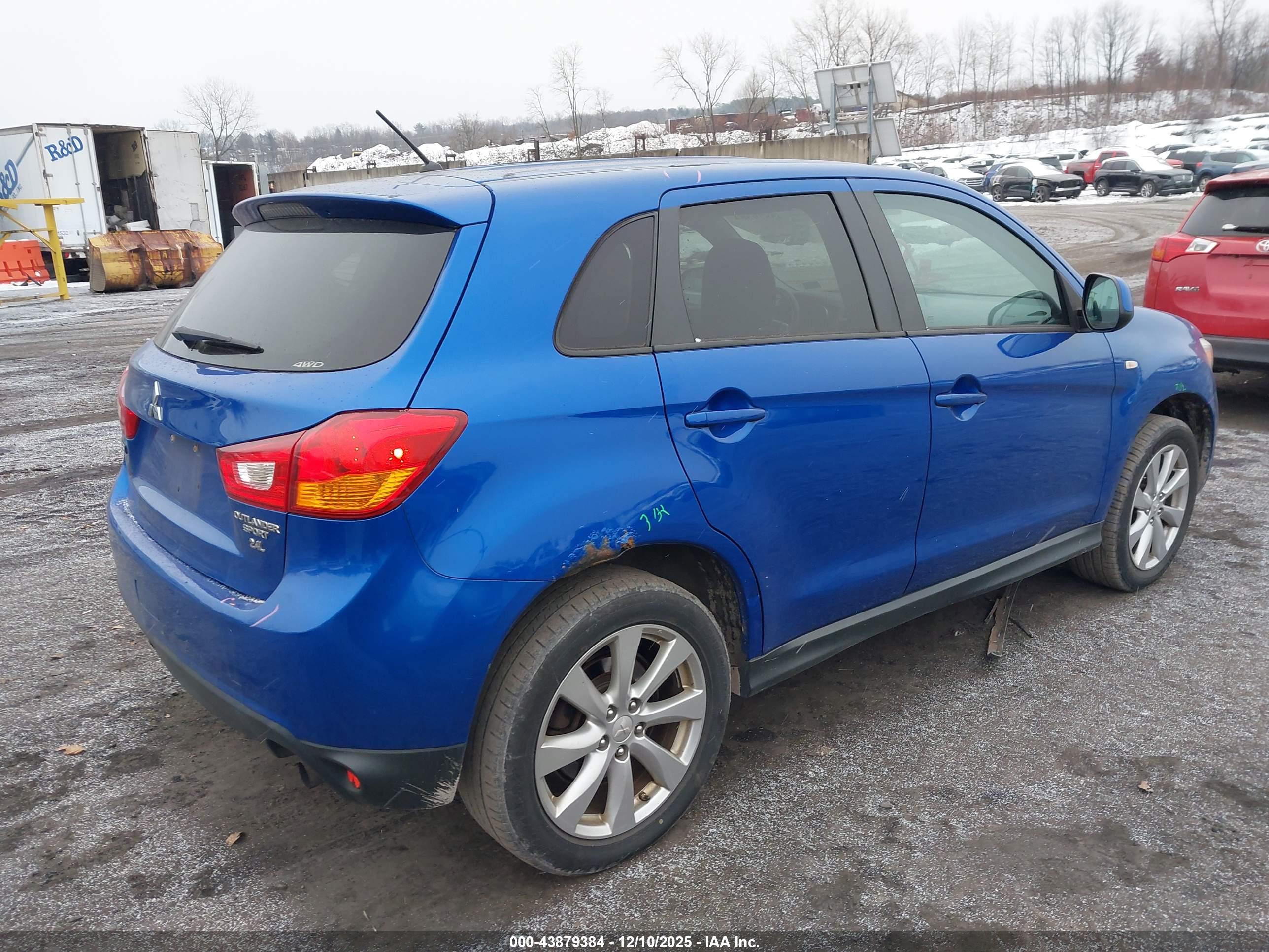 MITSUBISHI OUTLANDER image 4