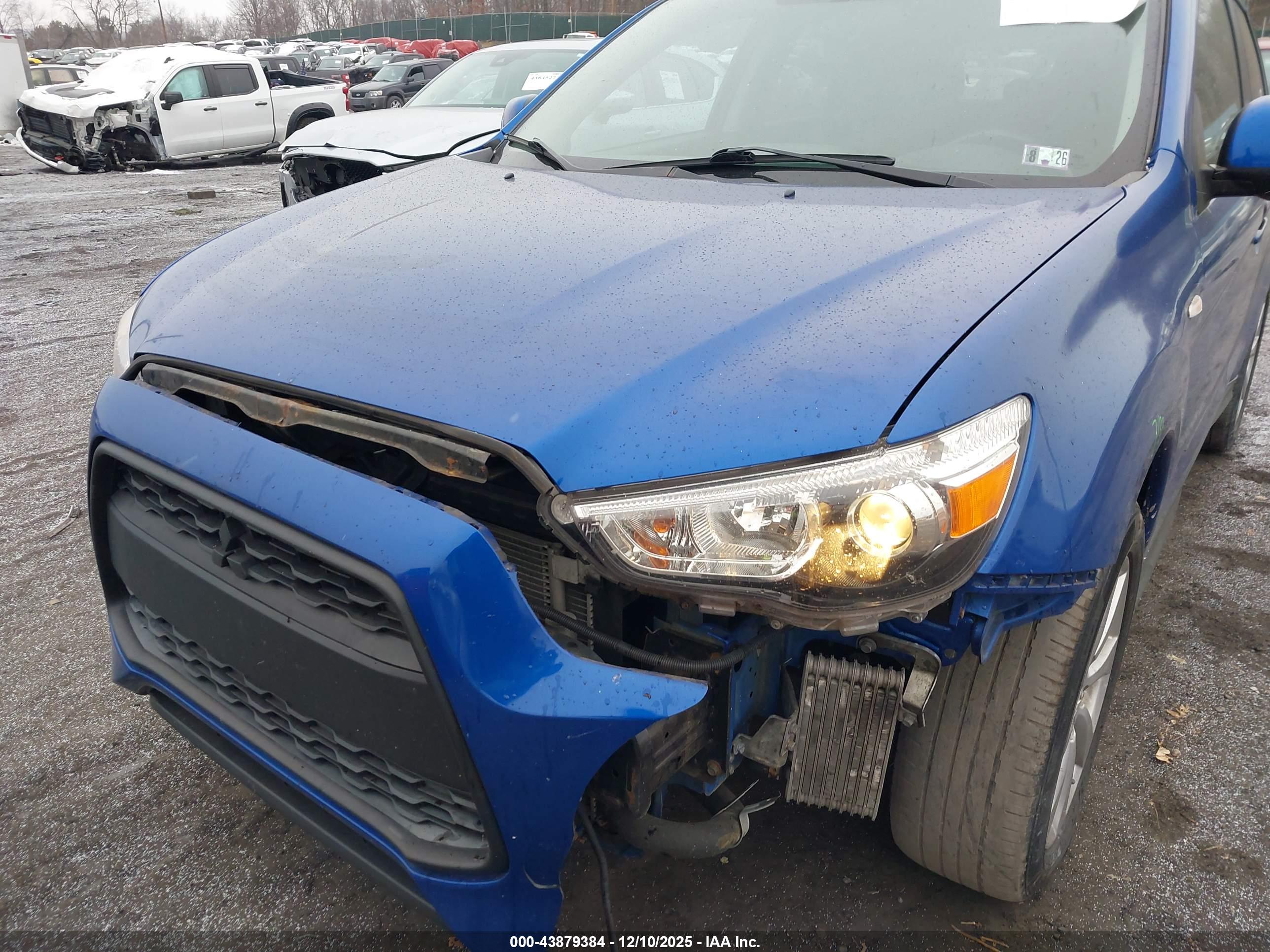 MITSUBISHI OUTLANDER image 6