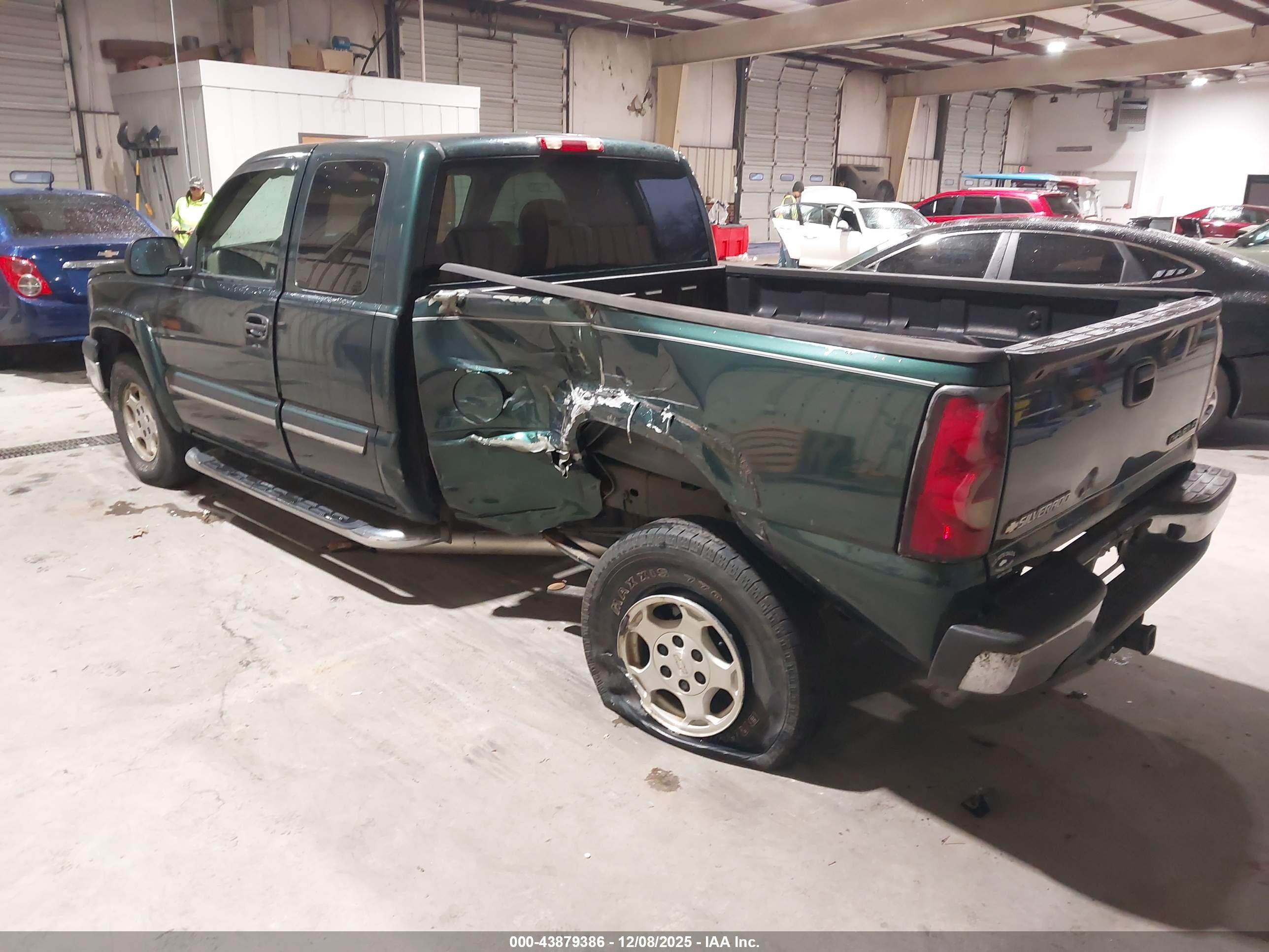 CHEVROLET SILVERADO image 3