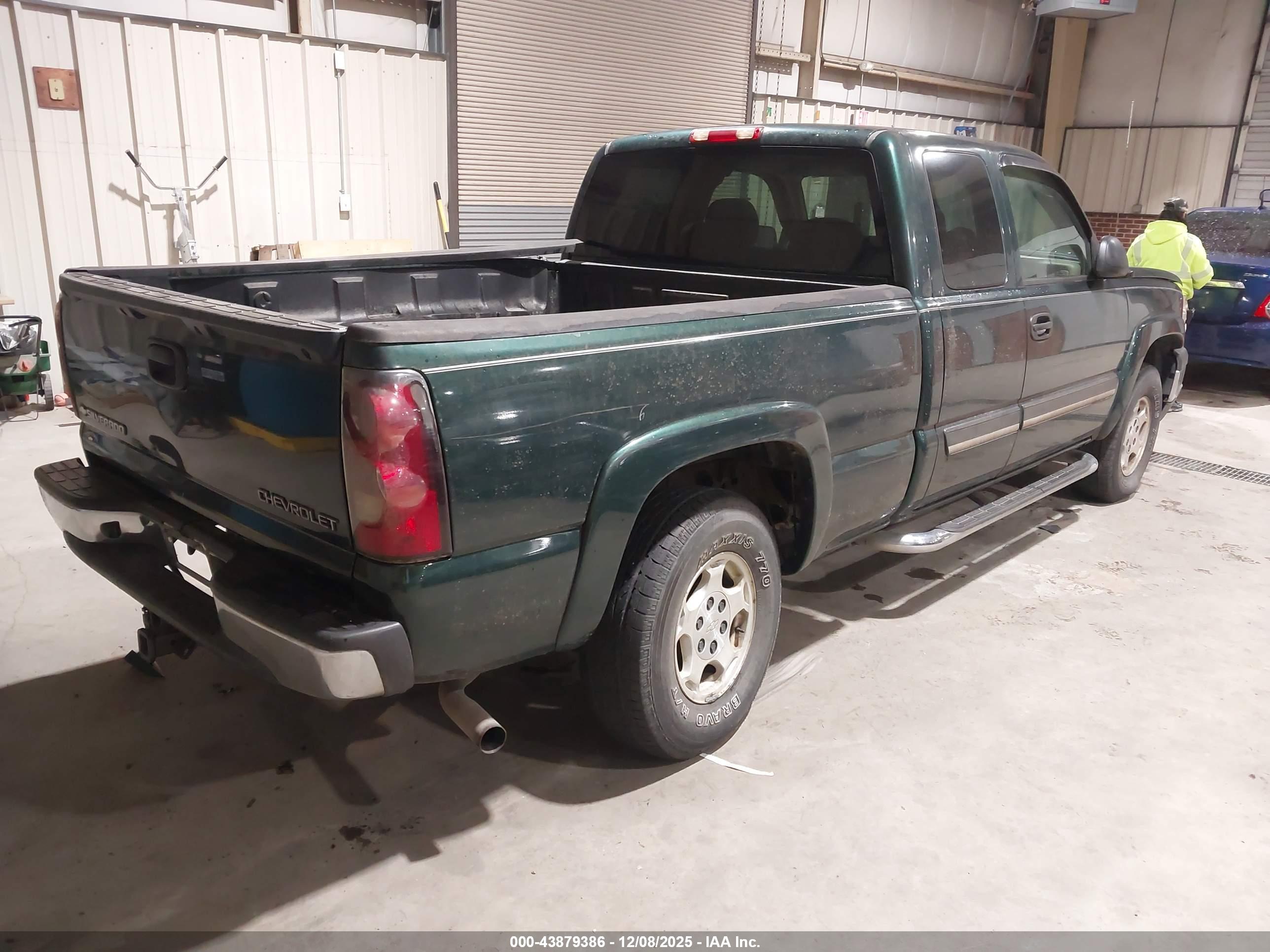CHEVROLET SILVERADO image 4