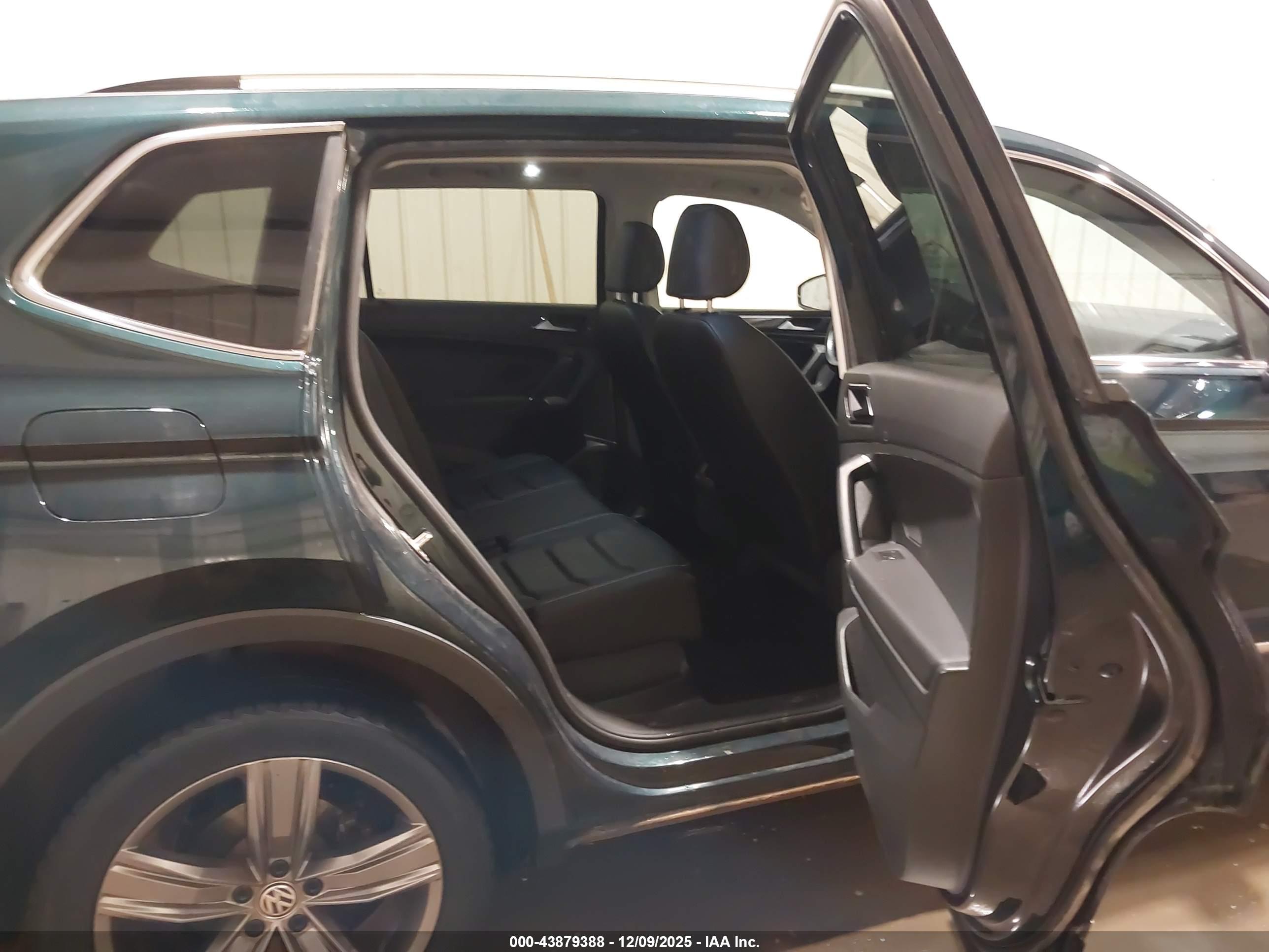 VOLKSWAGEN TIGUAN image 8