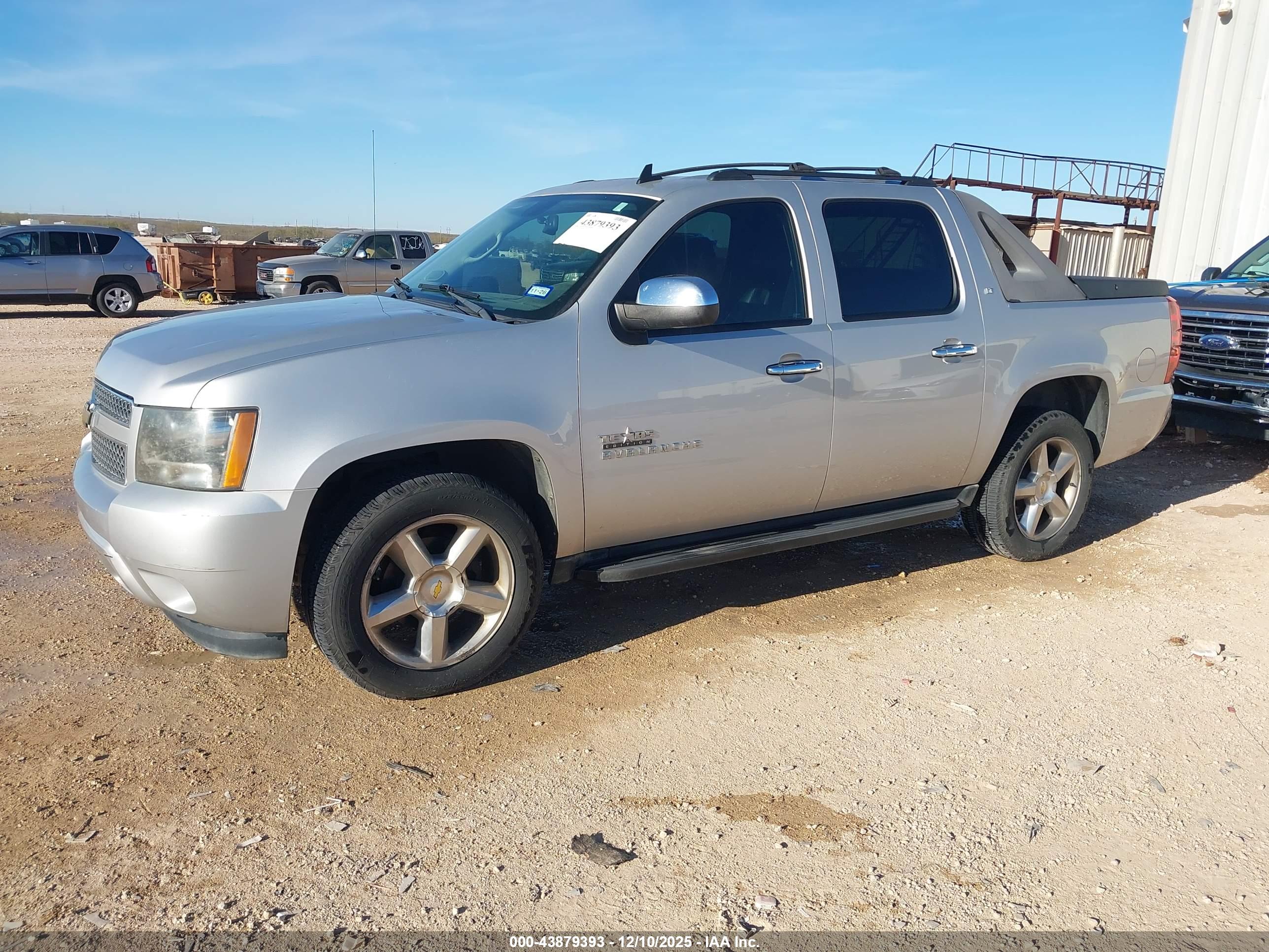 CHEVROLET AVALANCHE image 2