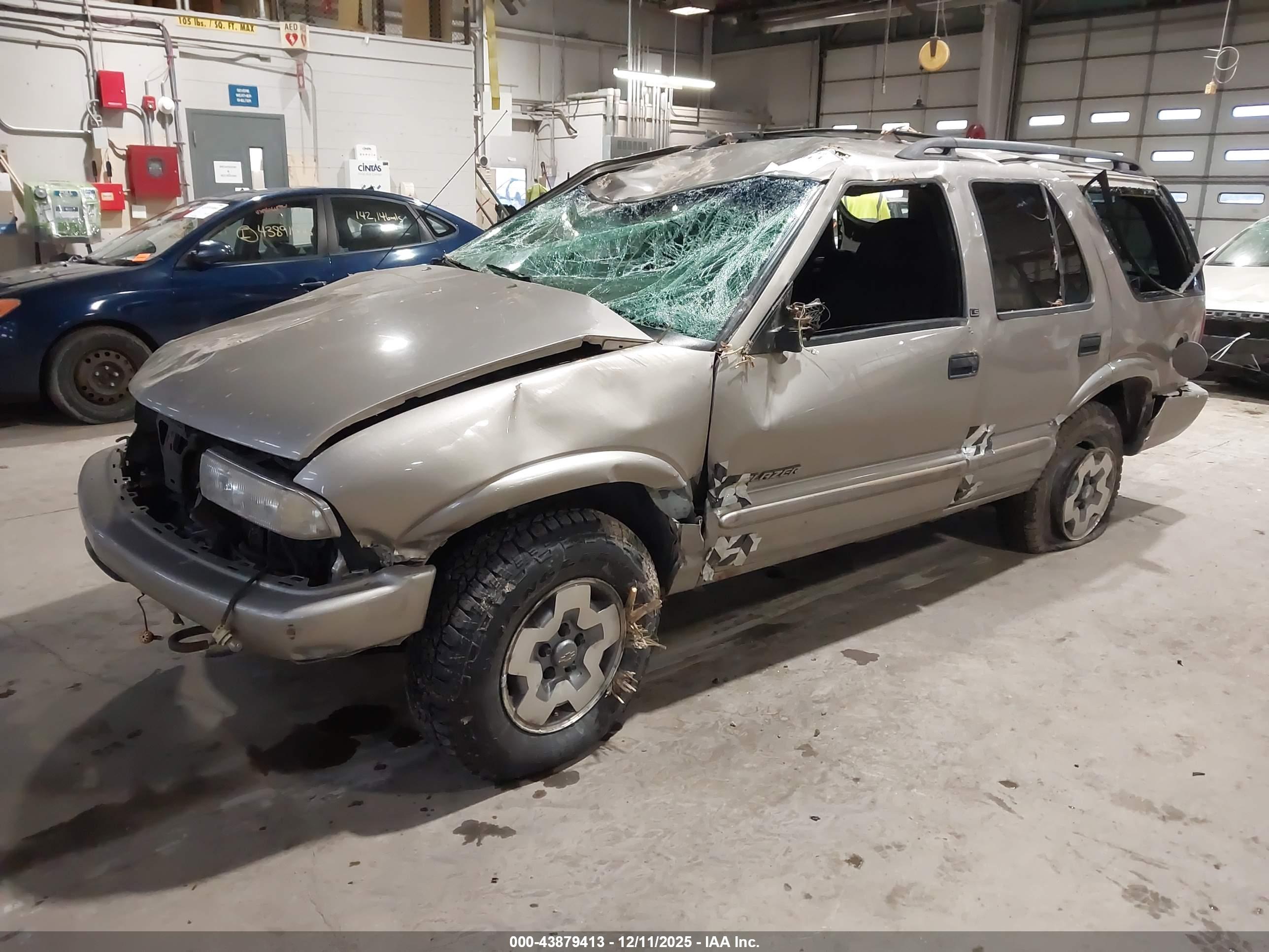 CHEVROLET BLAZER image 2