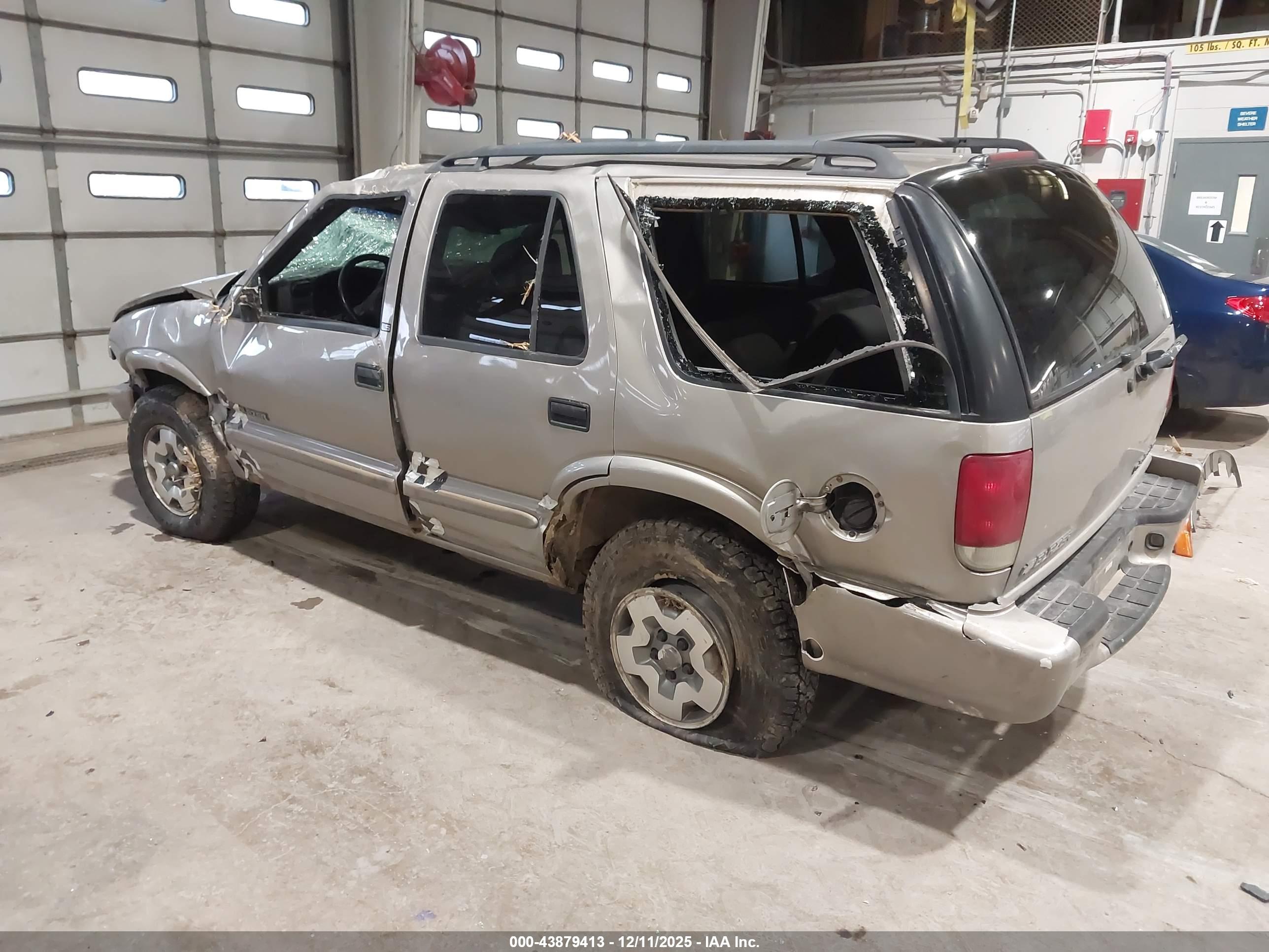 CHEVROLET BLAZER image 3