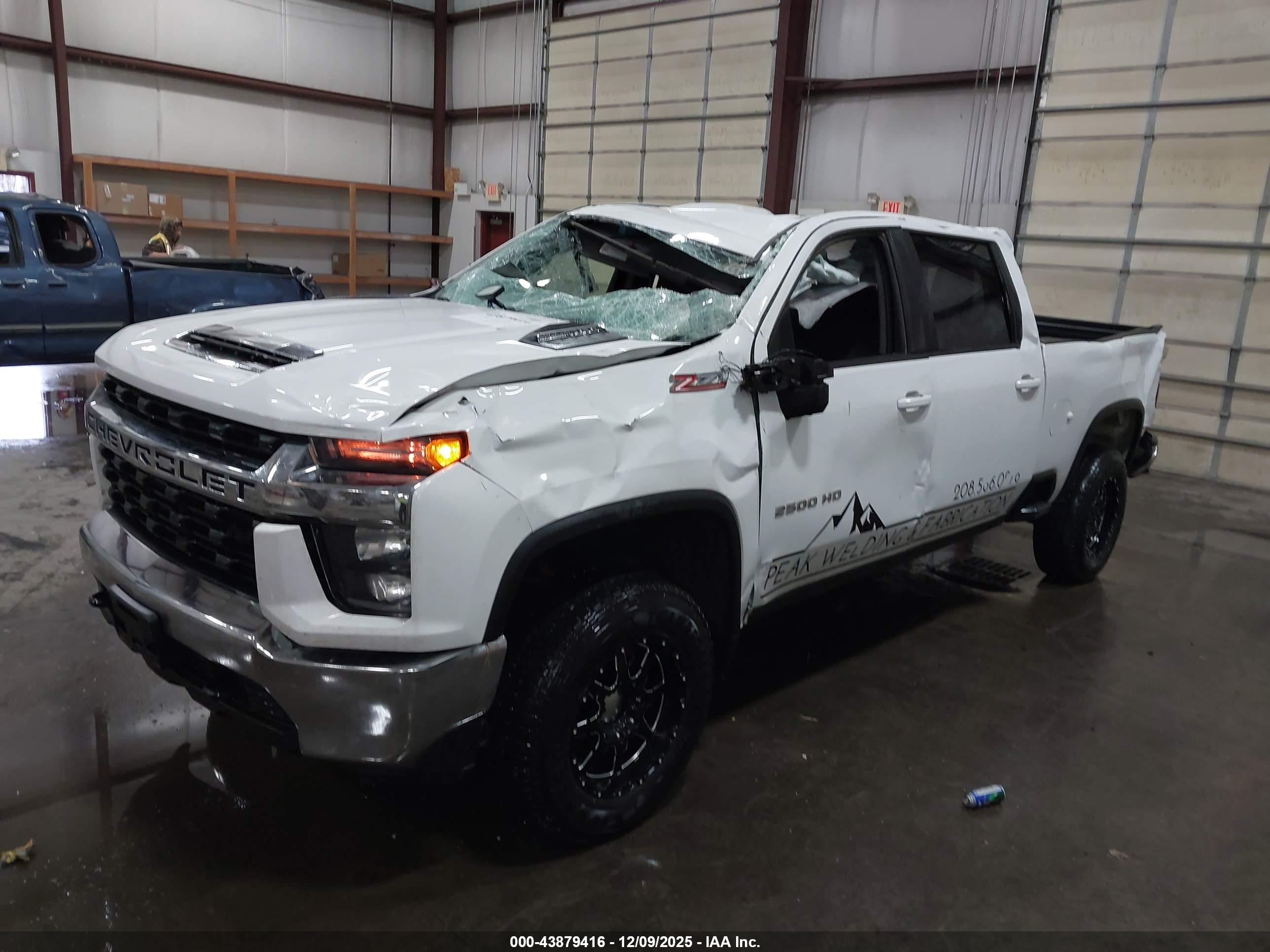 CHEVROLET SILVERADO image 2
