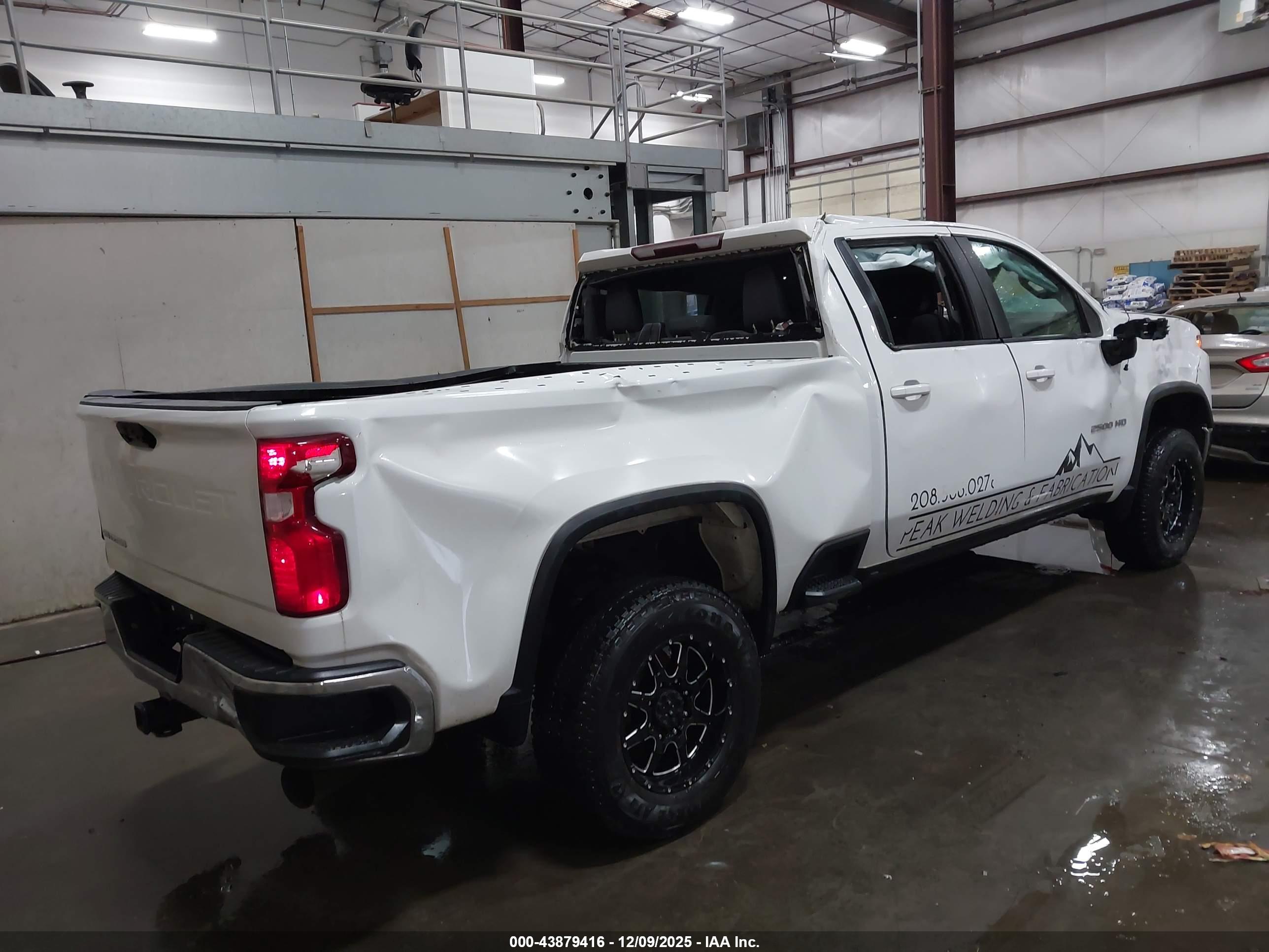 CHEVROLET SILVERADO image 4