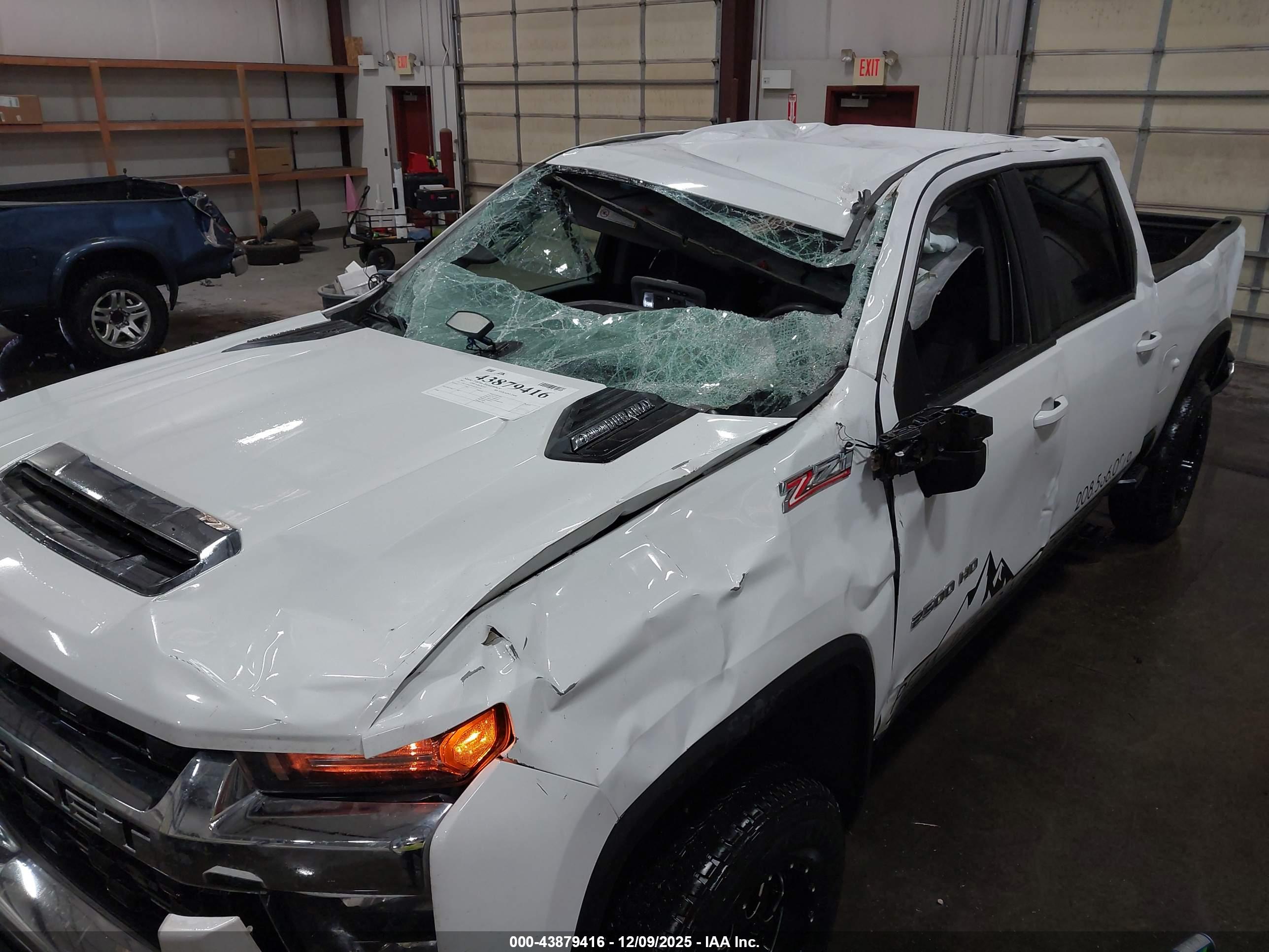CHEVROLET SILVERADO image 6