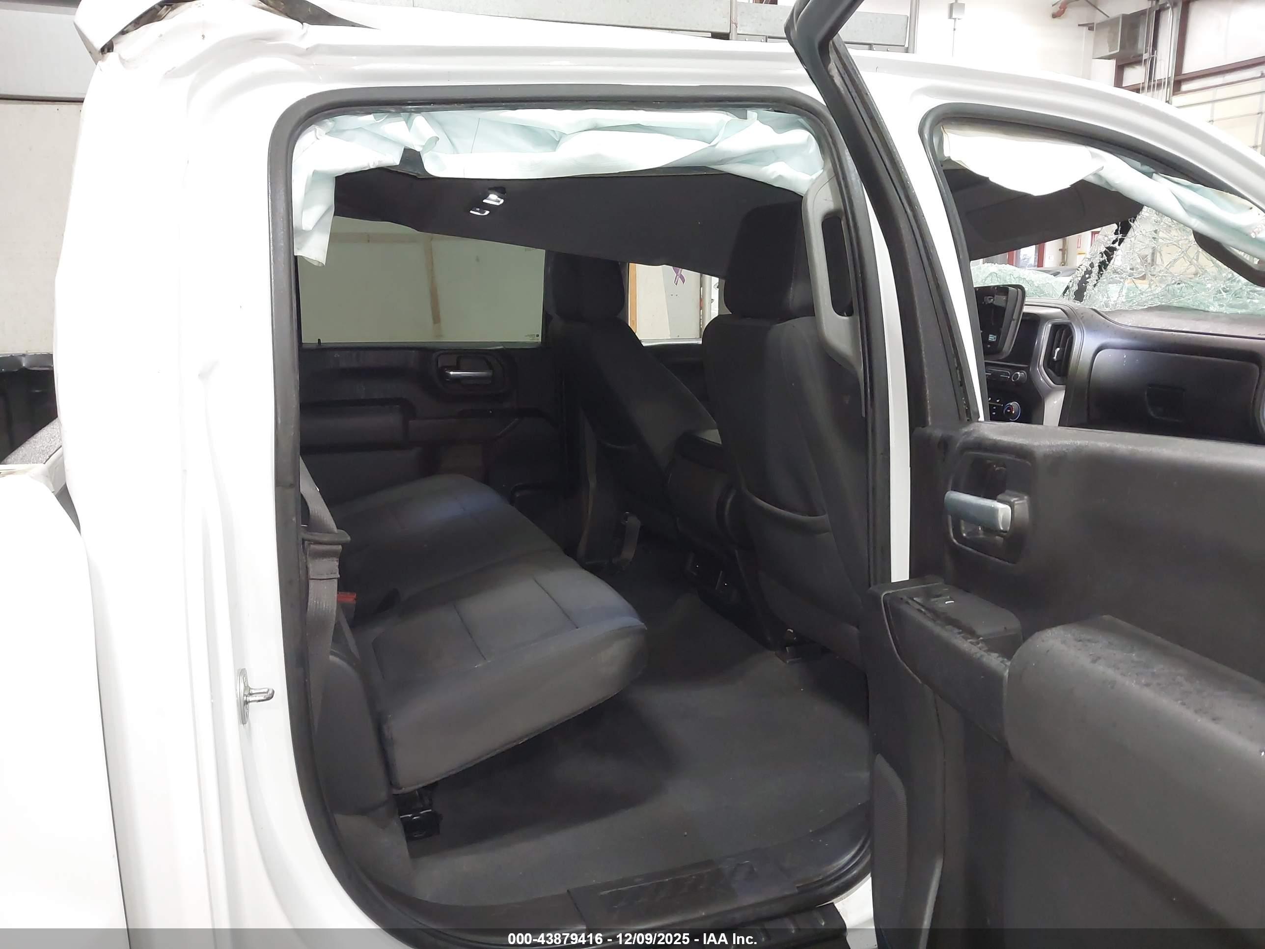 CHEVROLET SILVERADO image 8