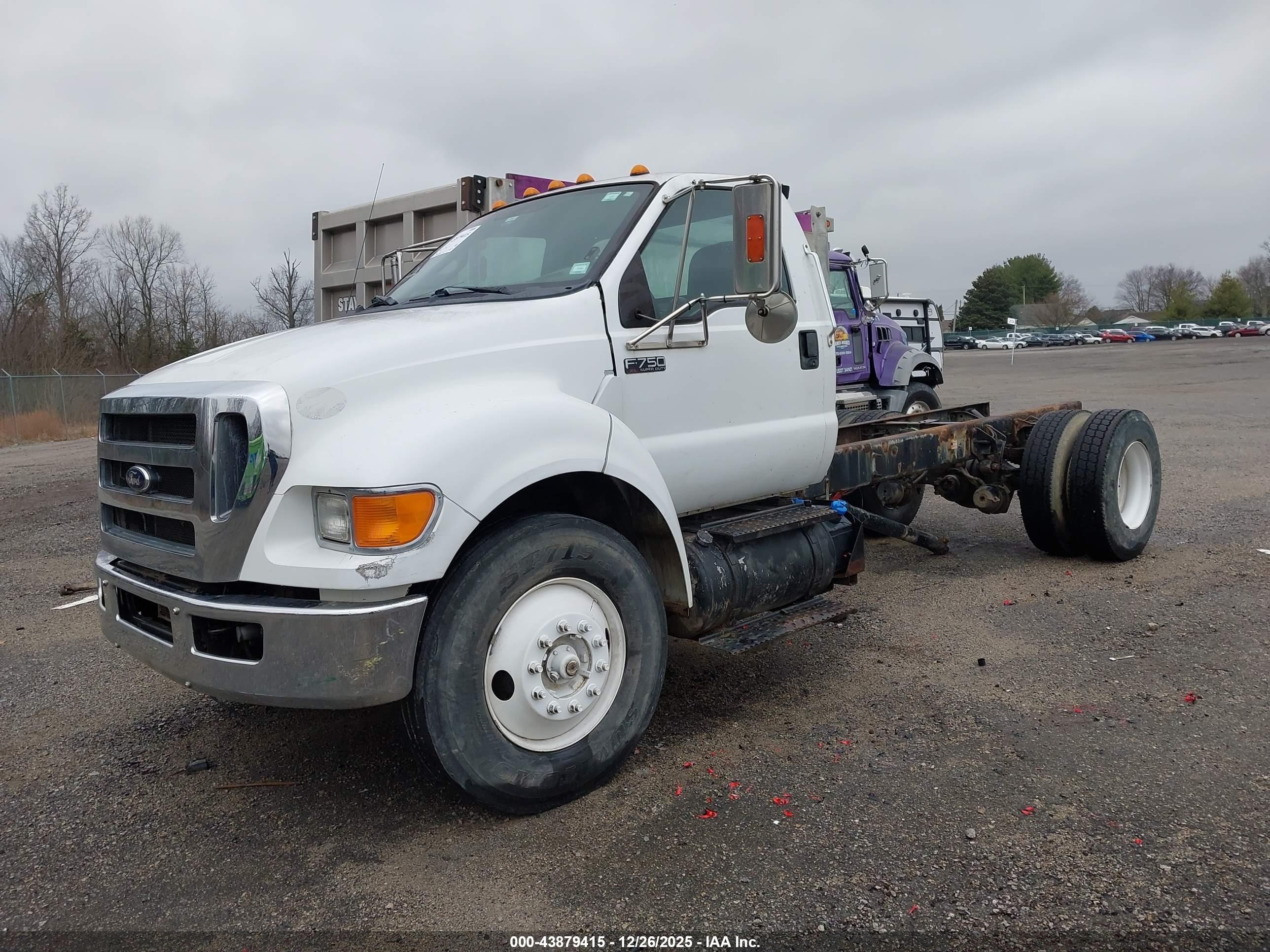 FORD F-750 image 2