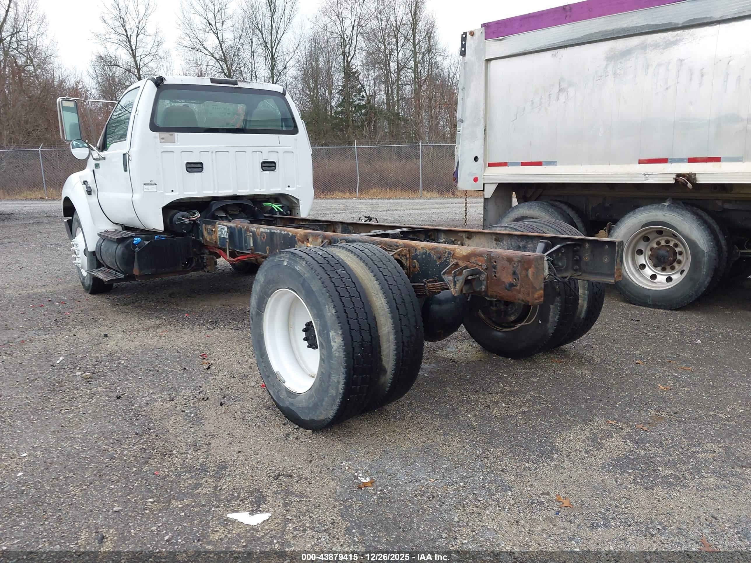 FORD F-750 image 3