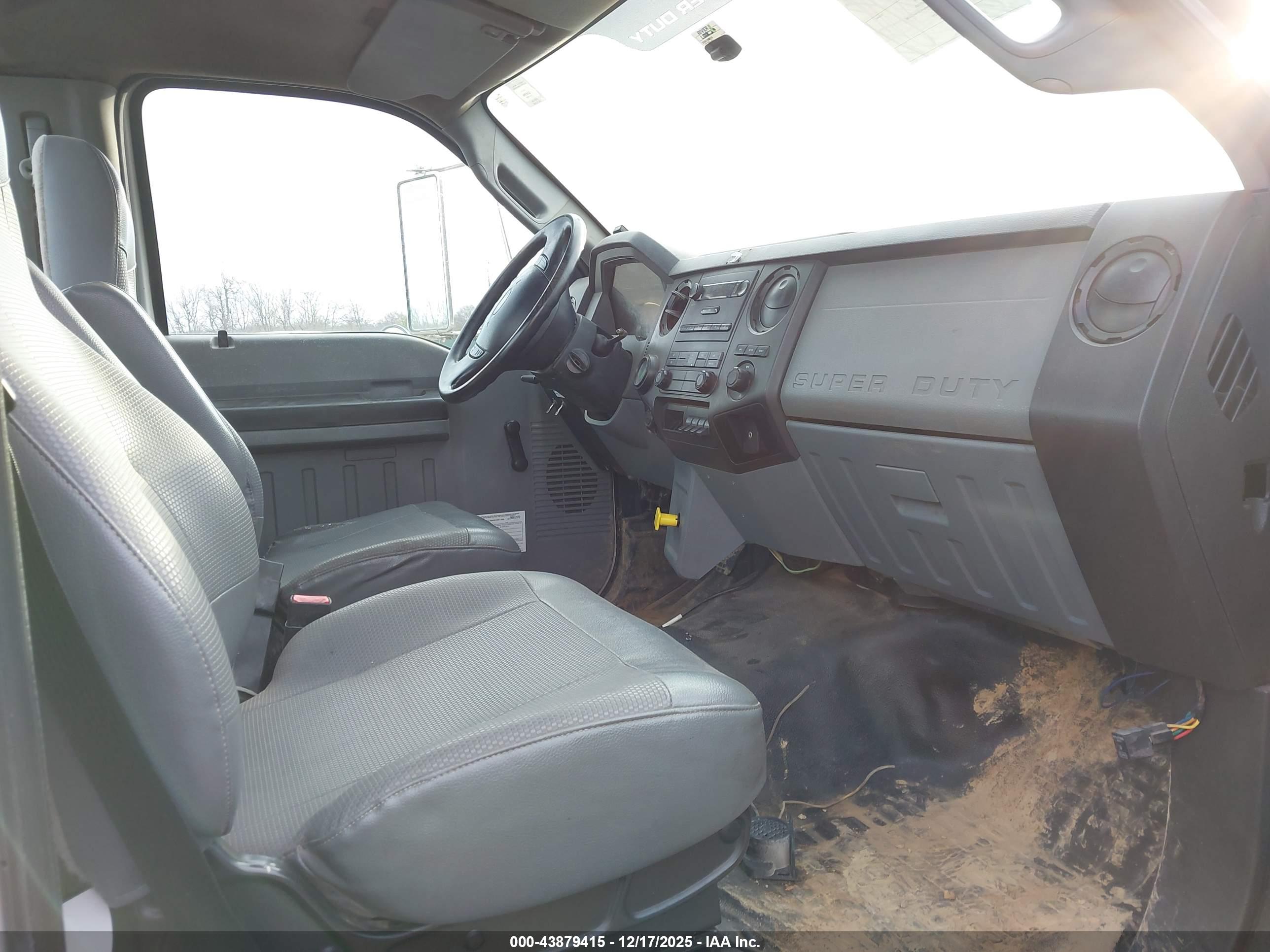FORD F-750 image 7