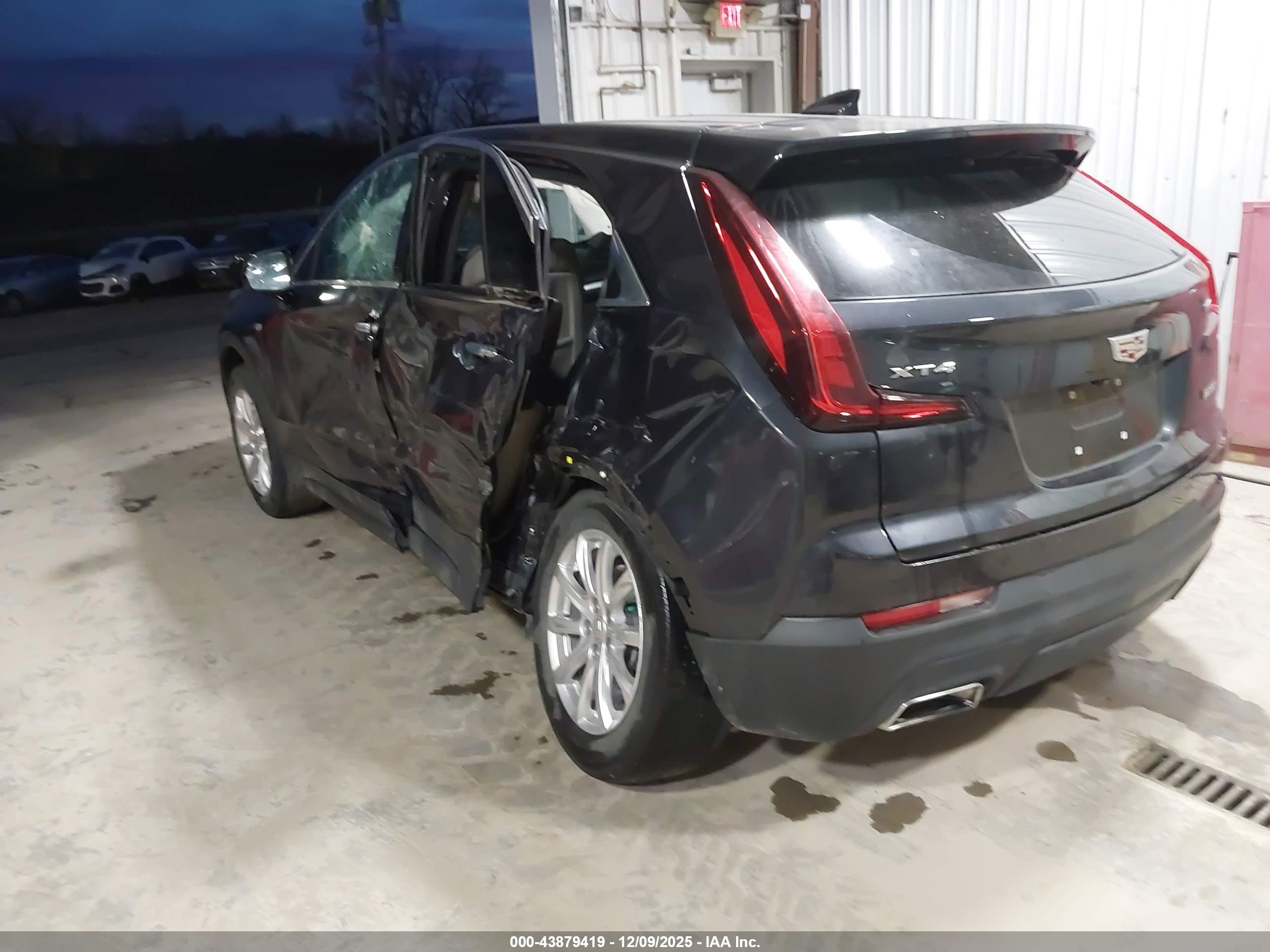 CADILLAC XT4 image 3