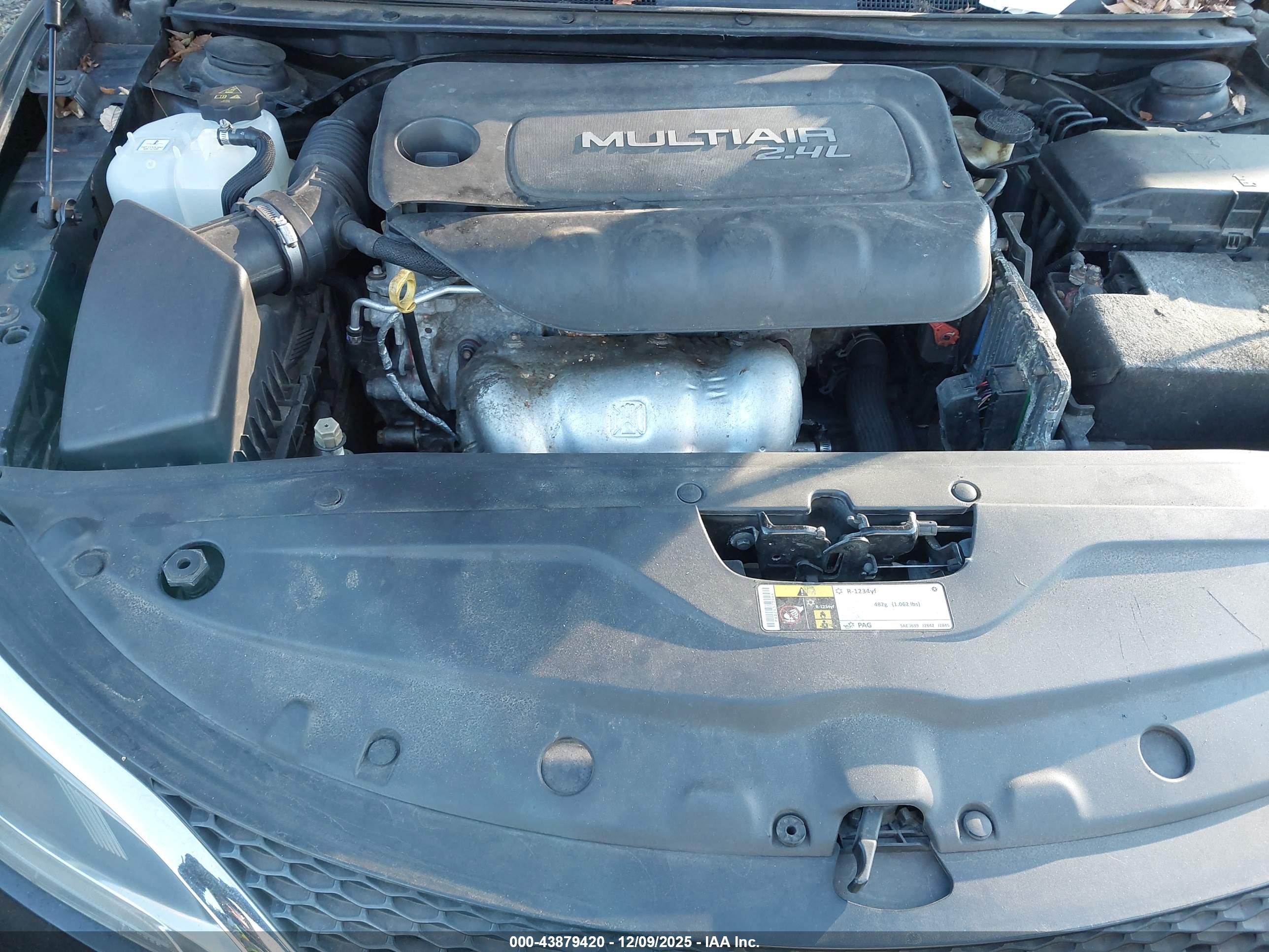 CHRYSLER 200 image 10