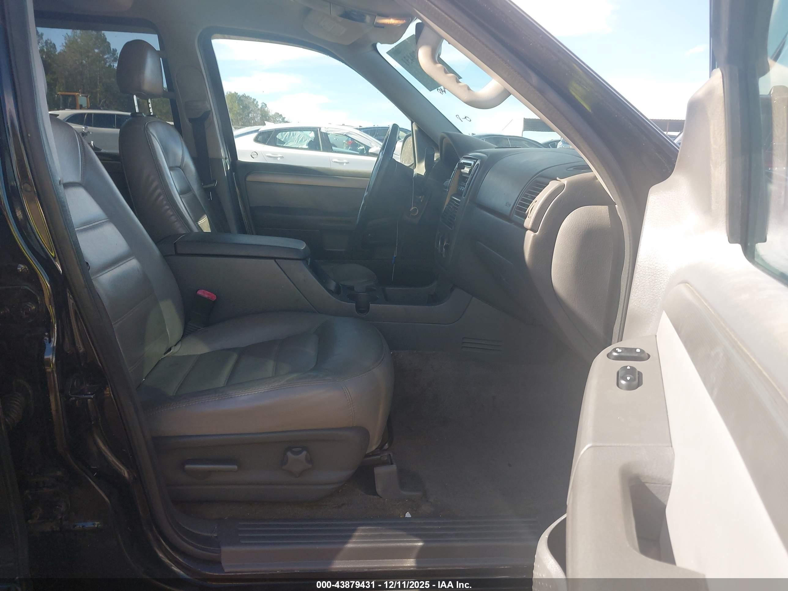 FORD EXPLORER image 5
