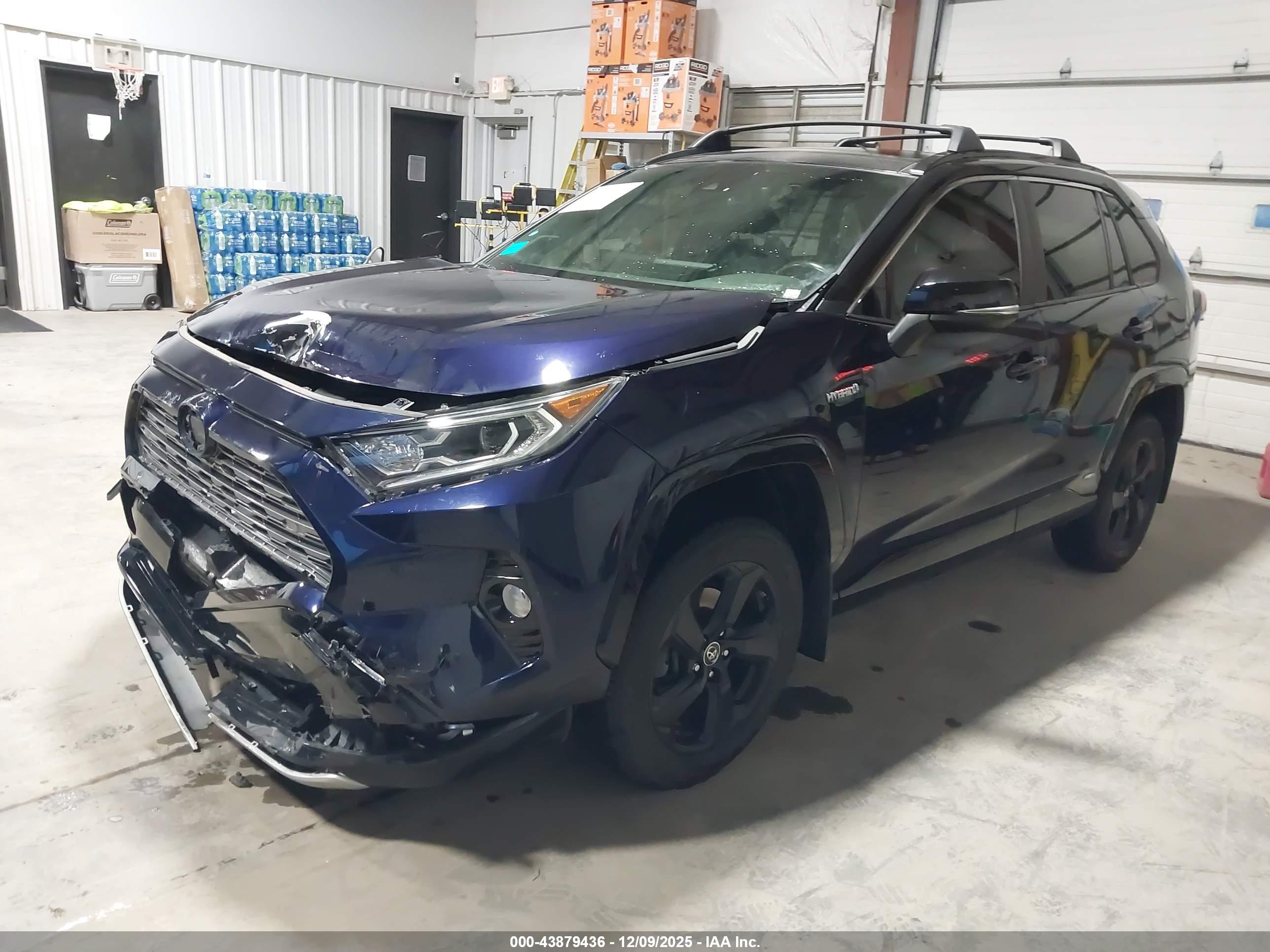 TOYOTA RAV4 image 2