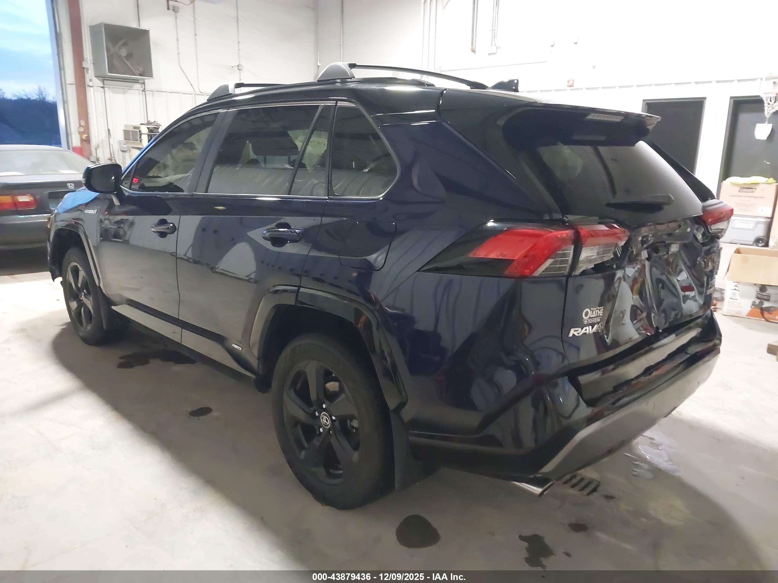 TOYOTA RAV4 image 3
