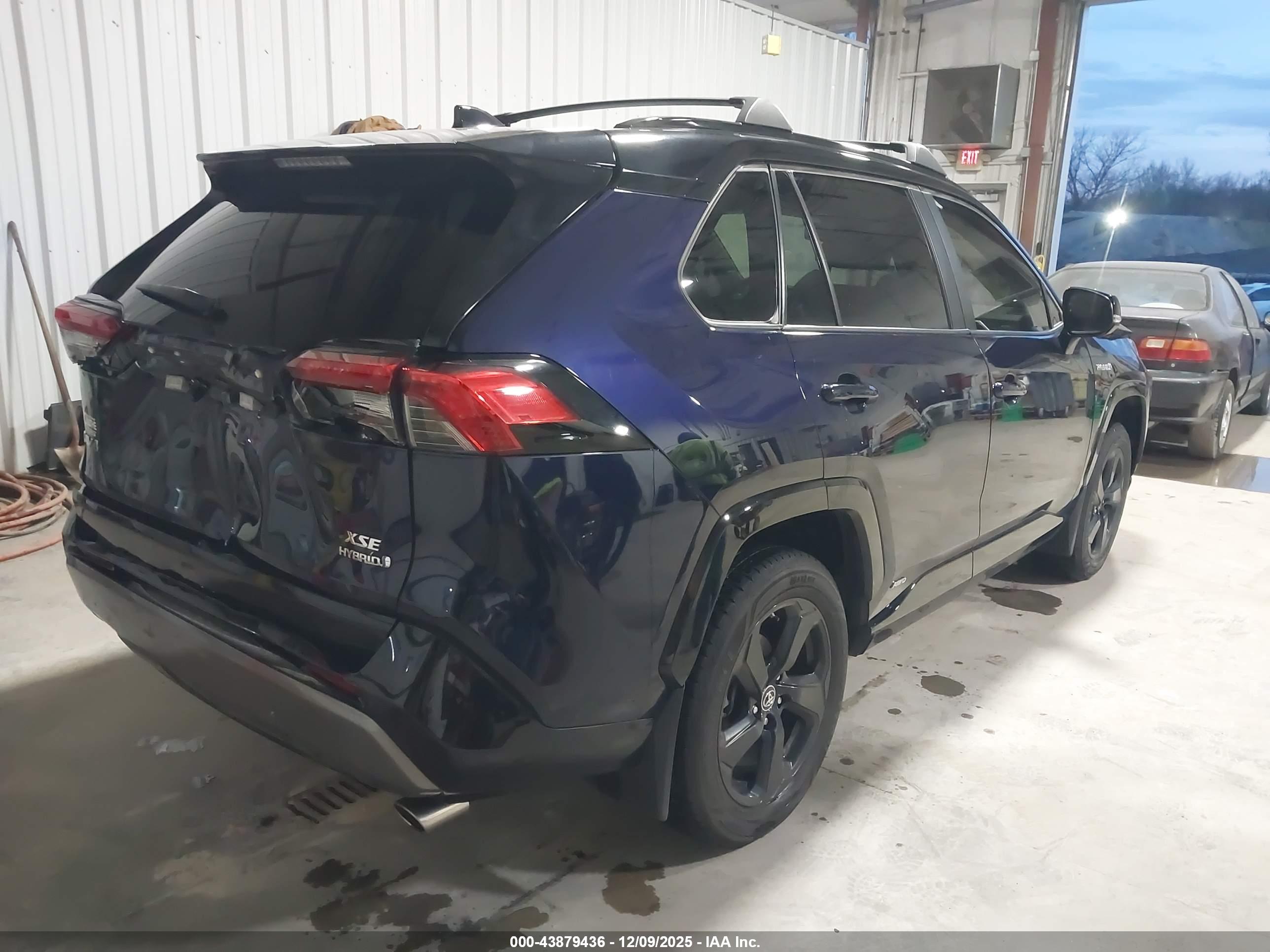 TOYOTA RAV4 image 4