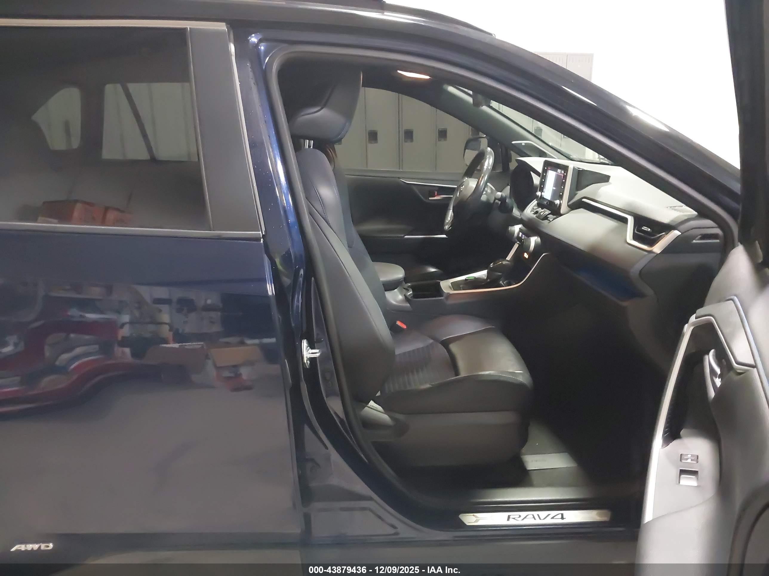 TOYOTA RAV4 image 5