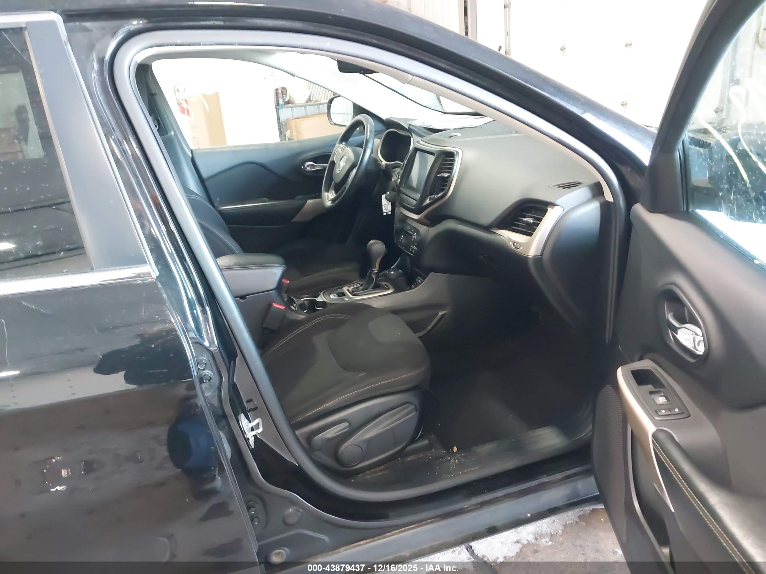 JEEP CHEROKEE image 5