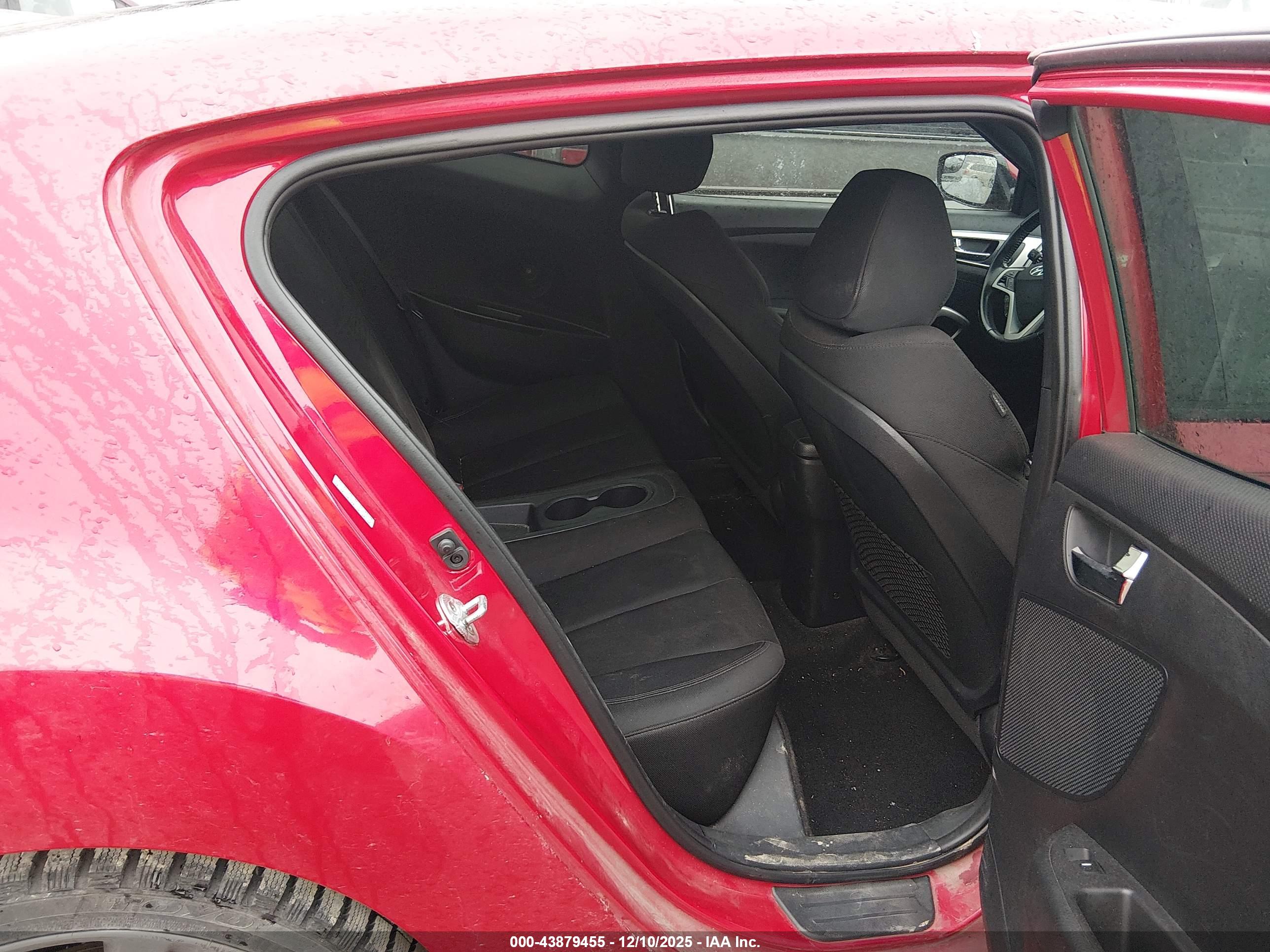 HYUNDAI VELOSTER image 8