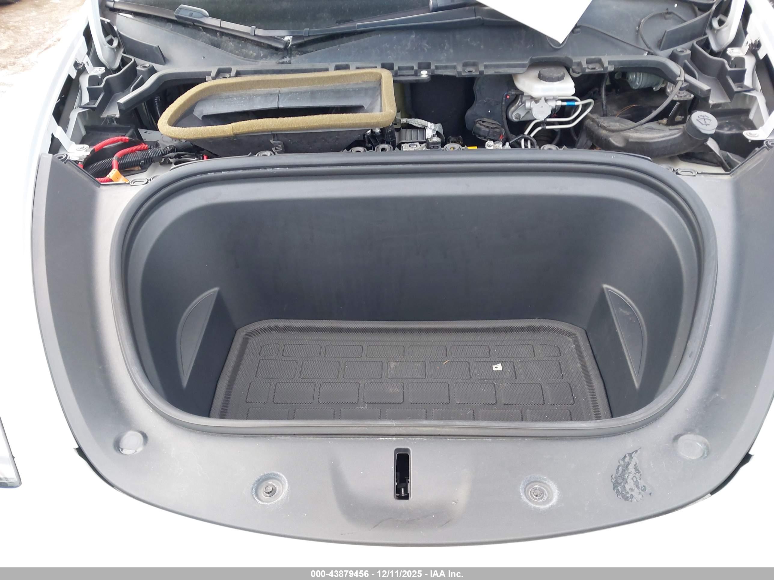 TESLA MODEL image 10