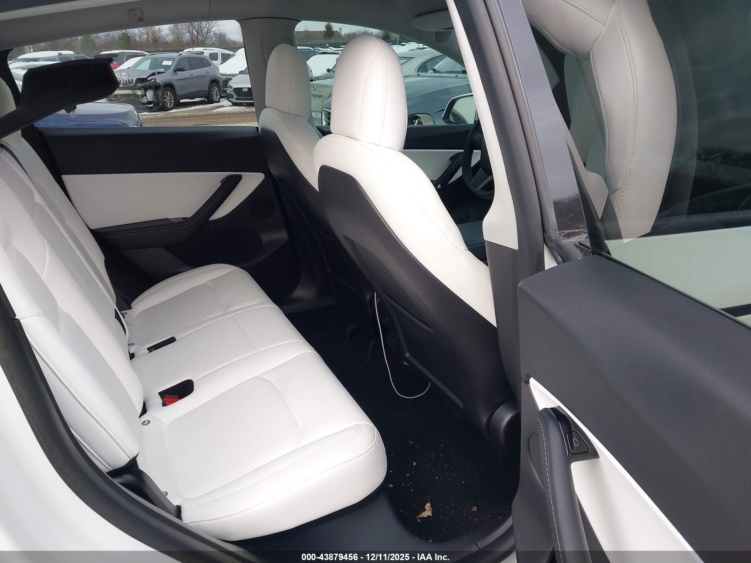 TESLA MODEL image 8