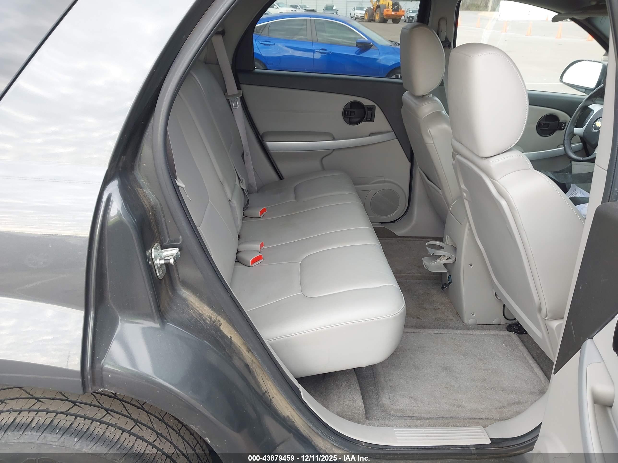 CHEVROLET EQUINOX image 8