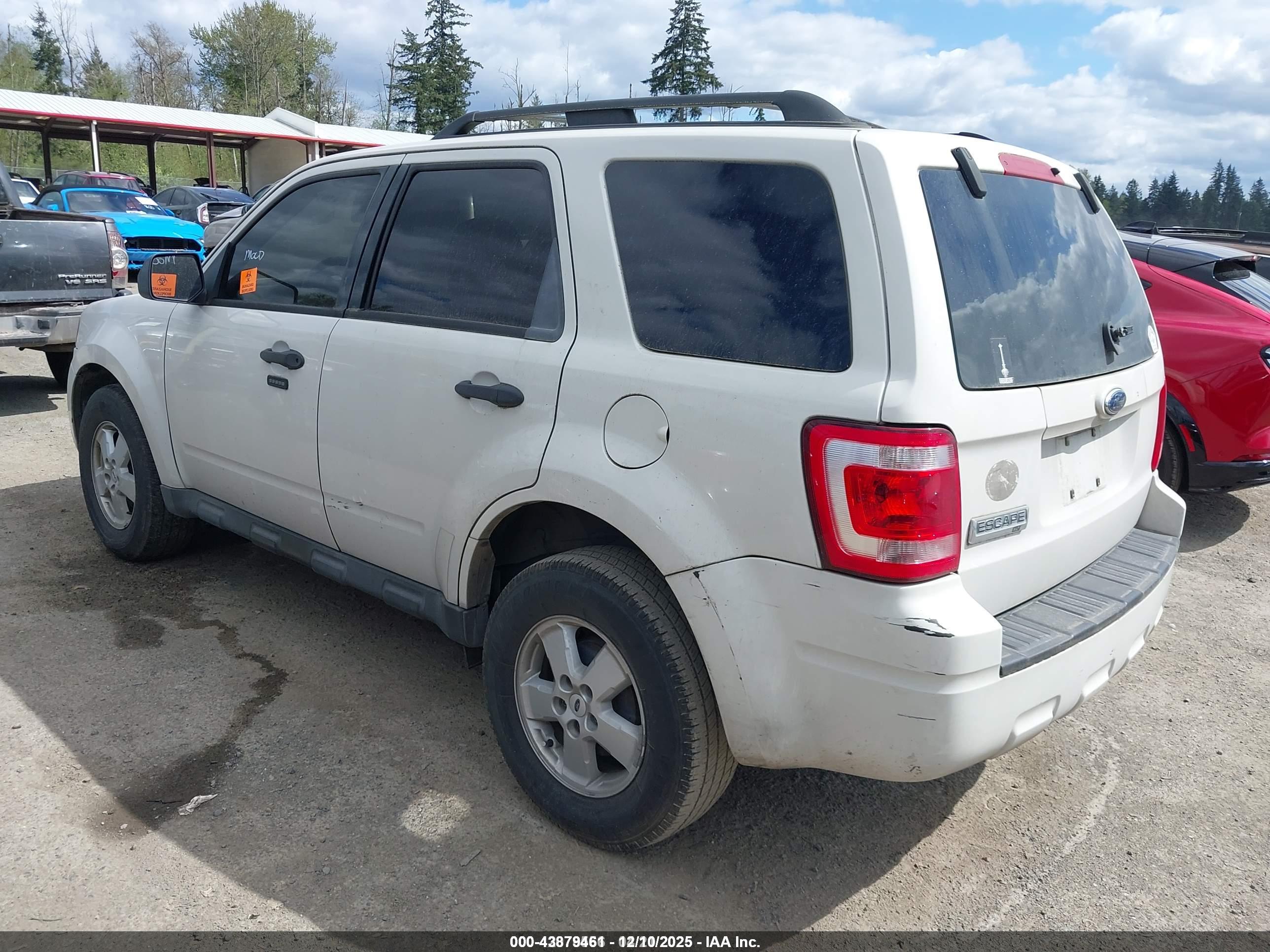 FORD ESCAPE image 3
