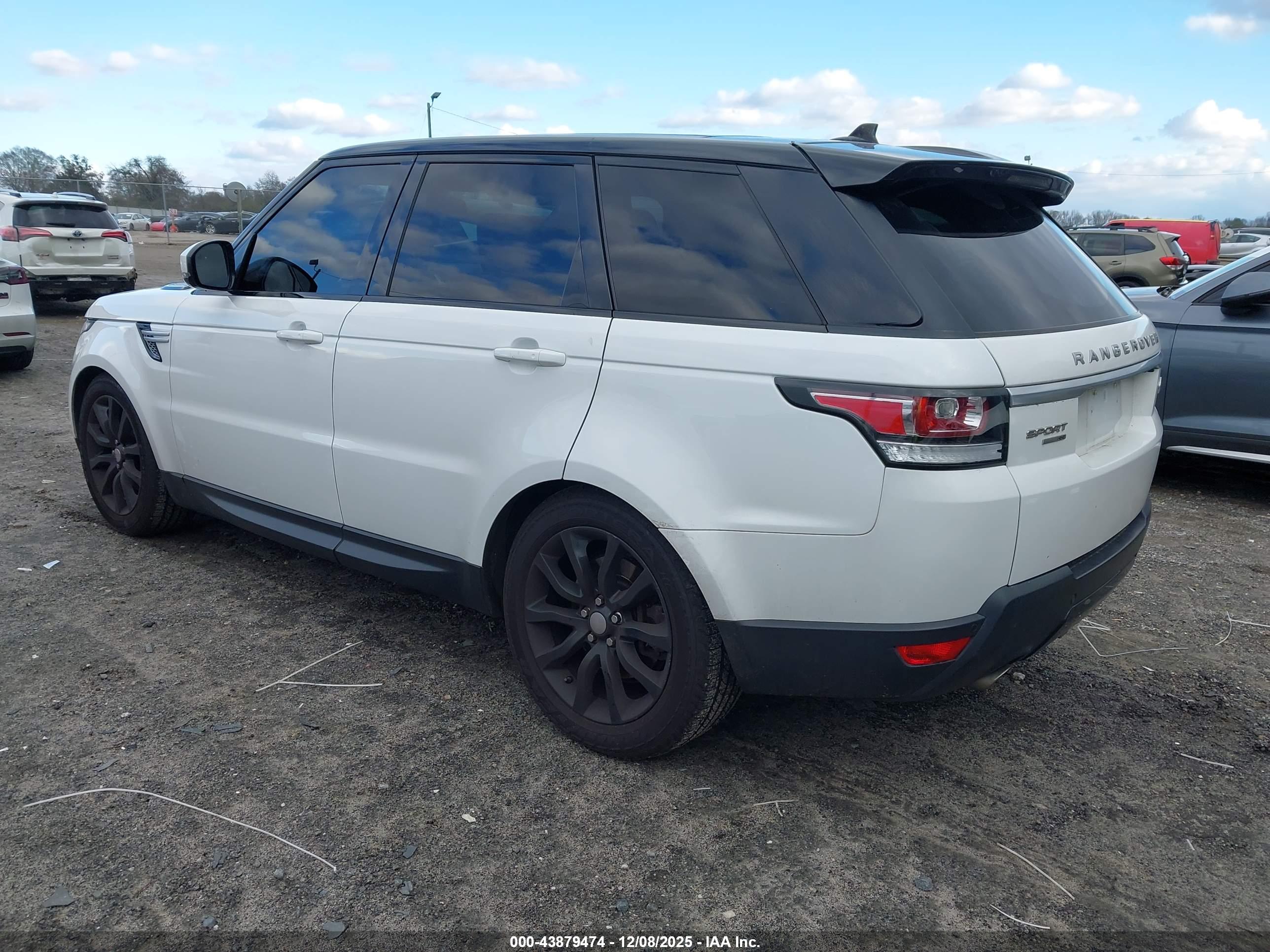 LAND ROVER image 3