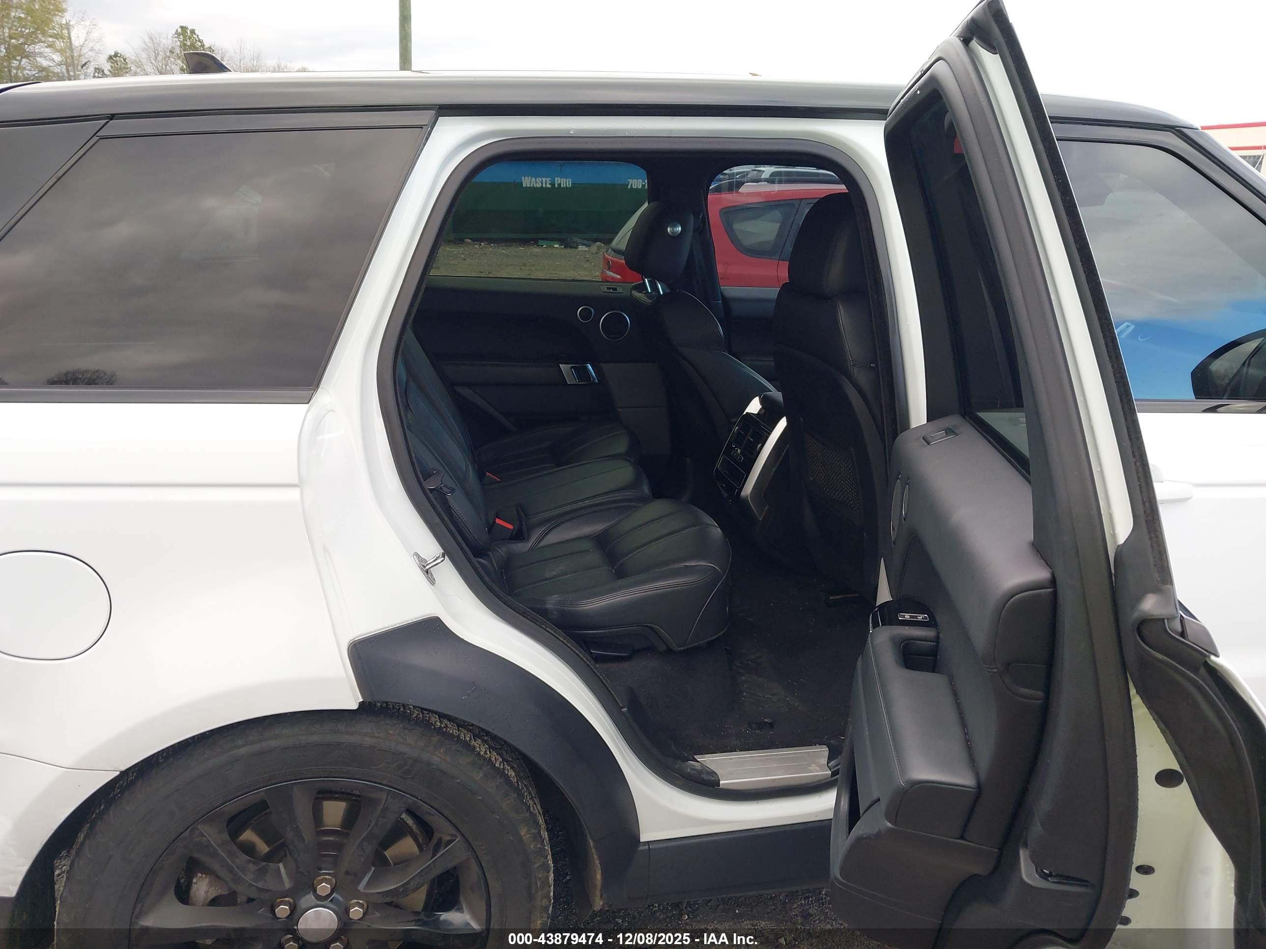 LAND ROVER image 8