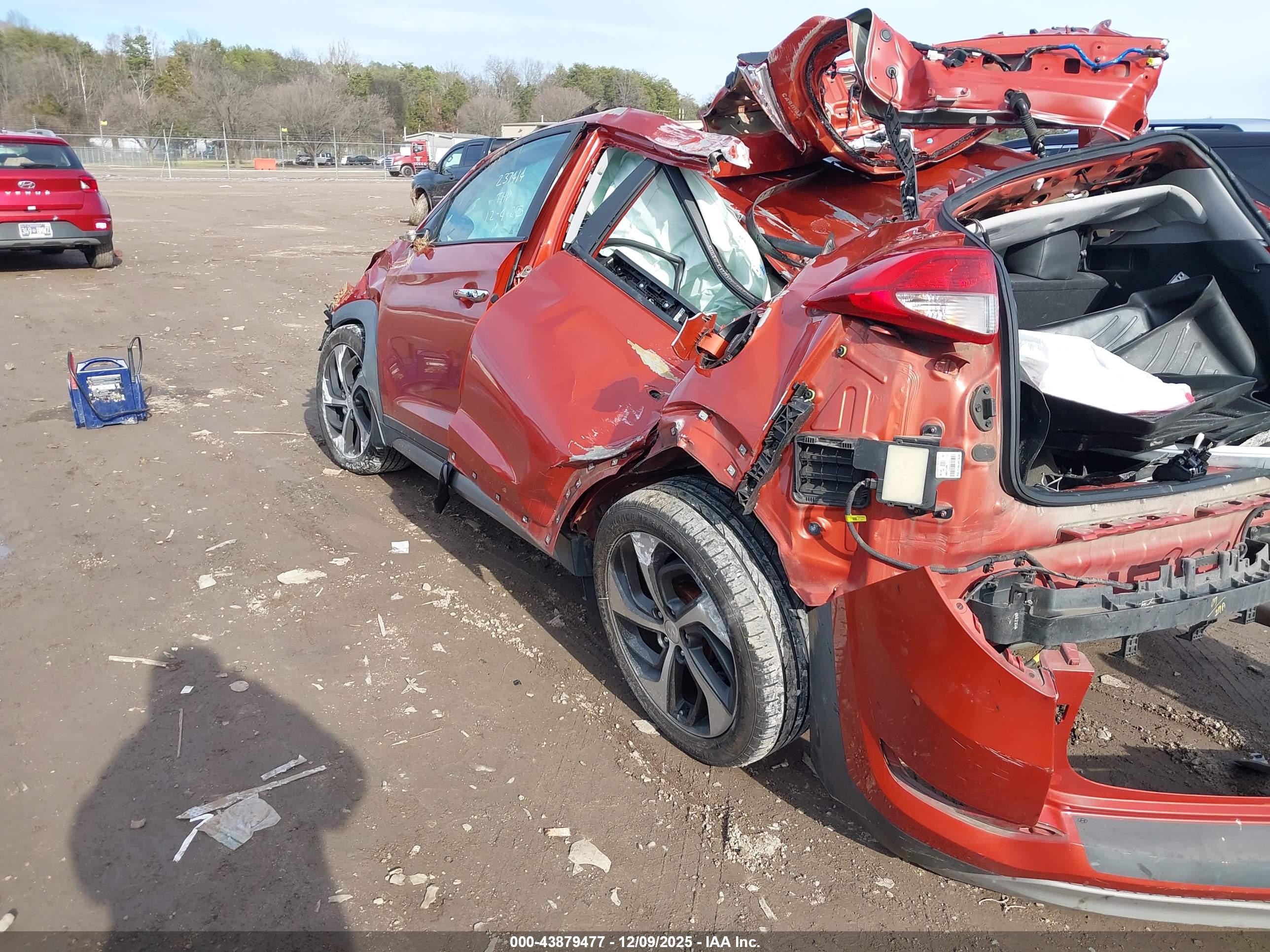 HYUNDAI TUCSON image 3