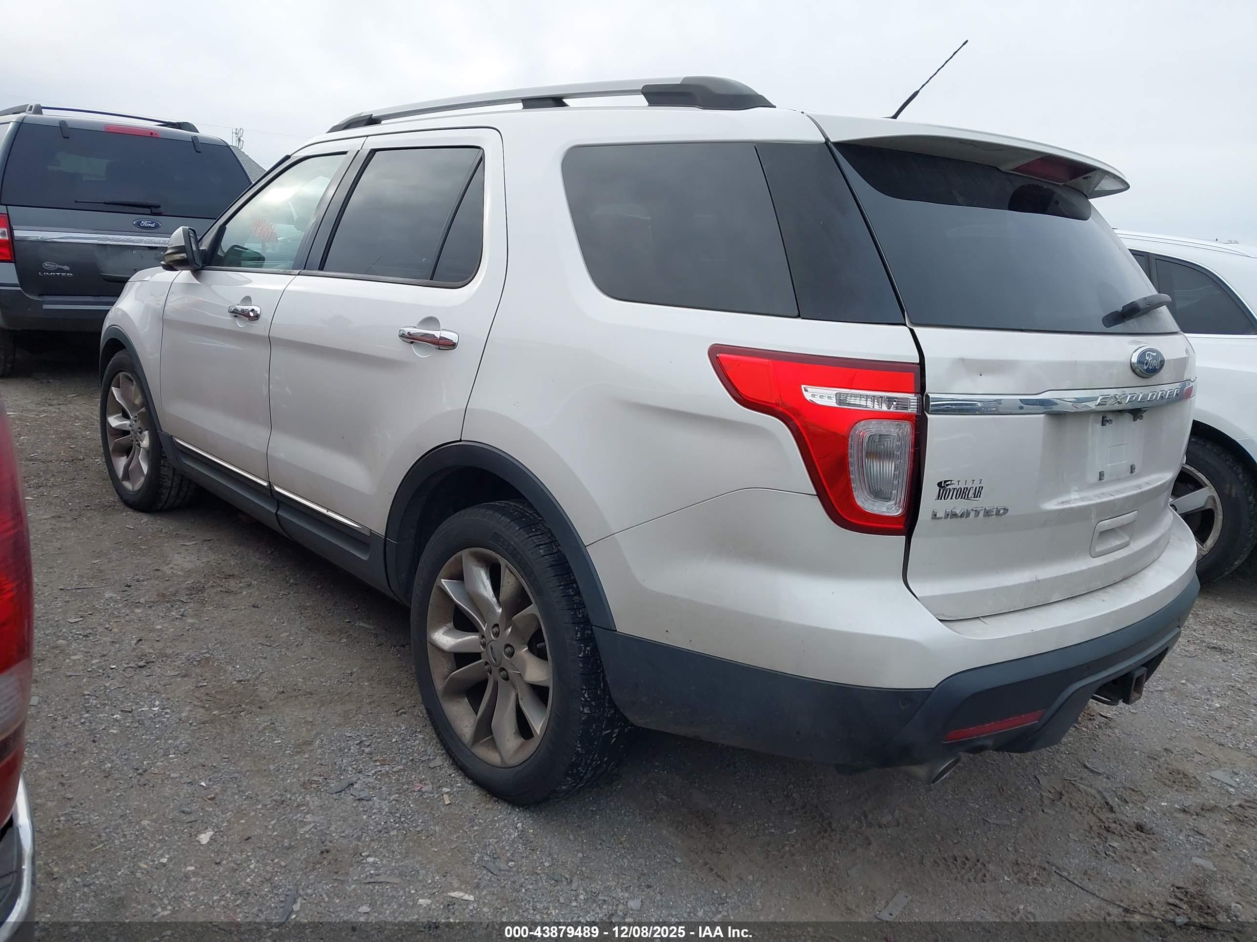 FORD EXPLORER image 3