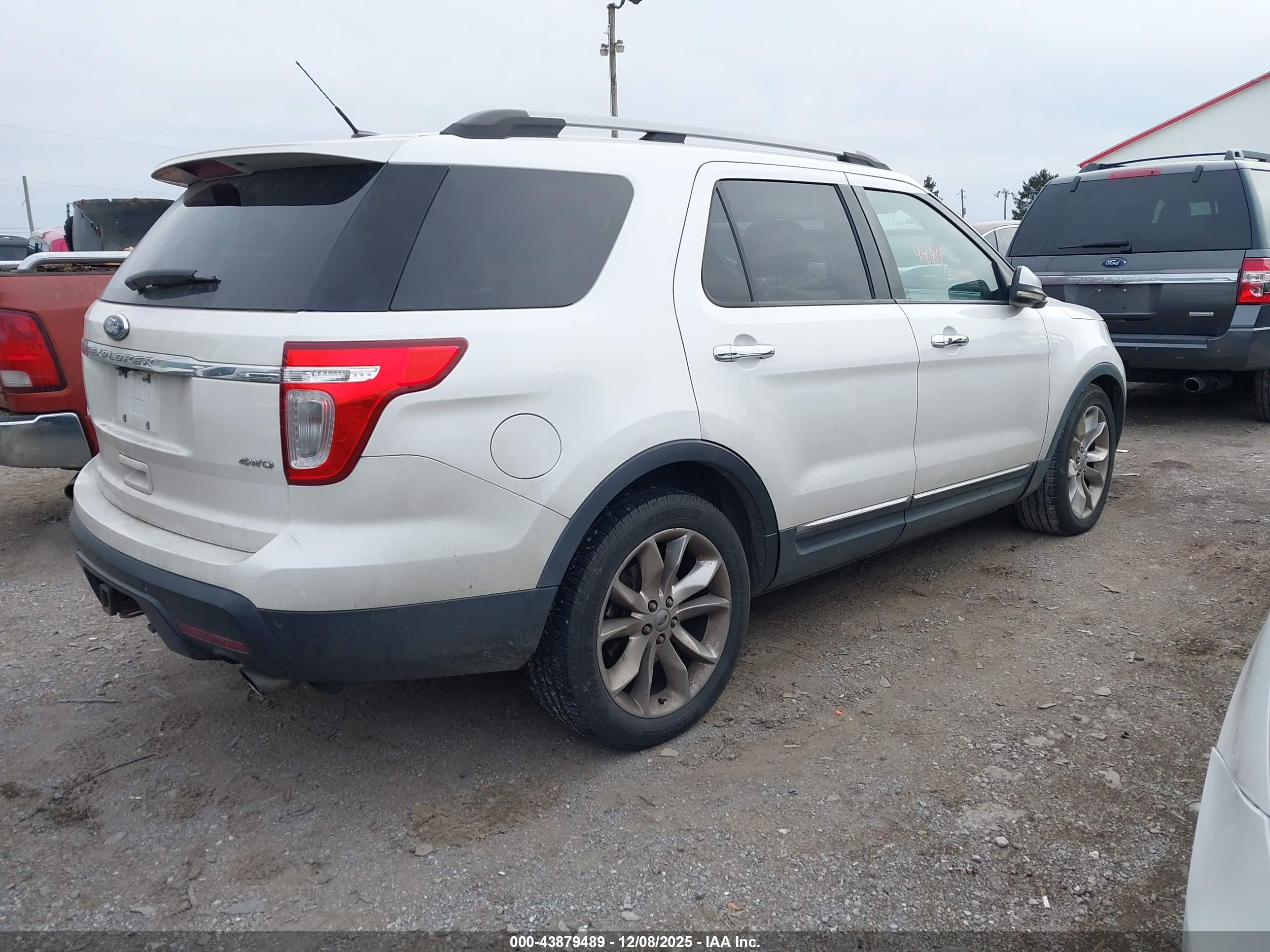 FORD EXPLORER image 4