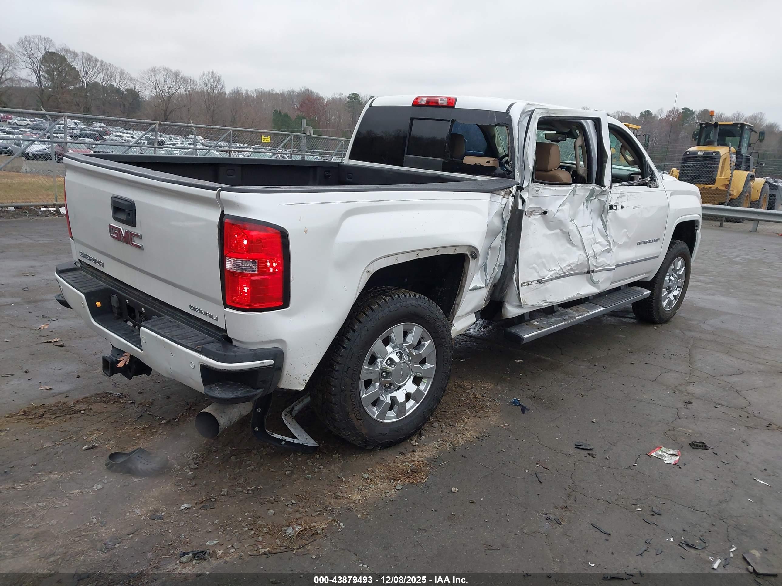 GMC SIERRA image 4