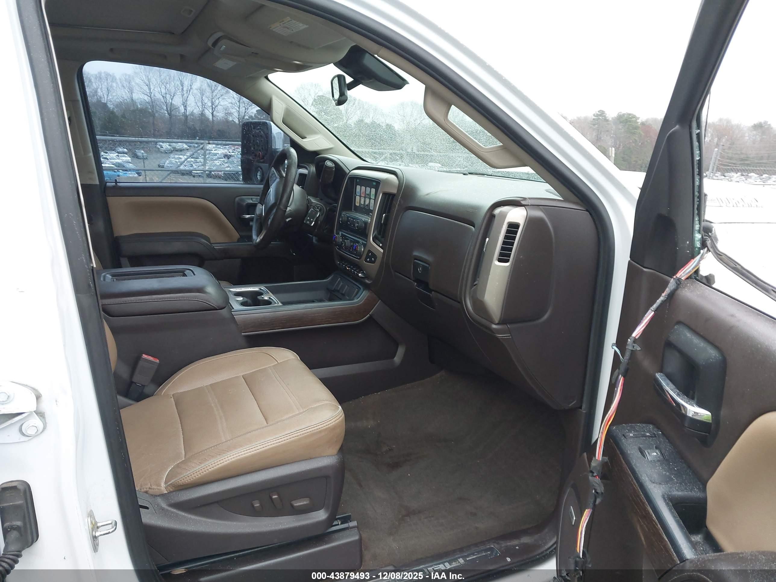 GMC SIERRA image 5